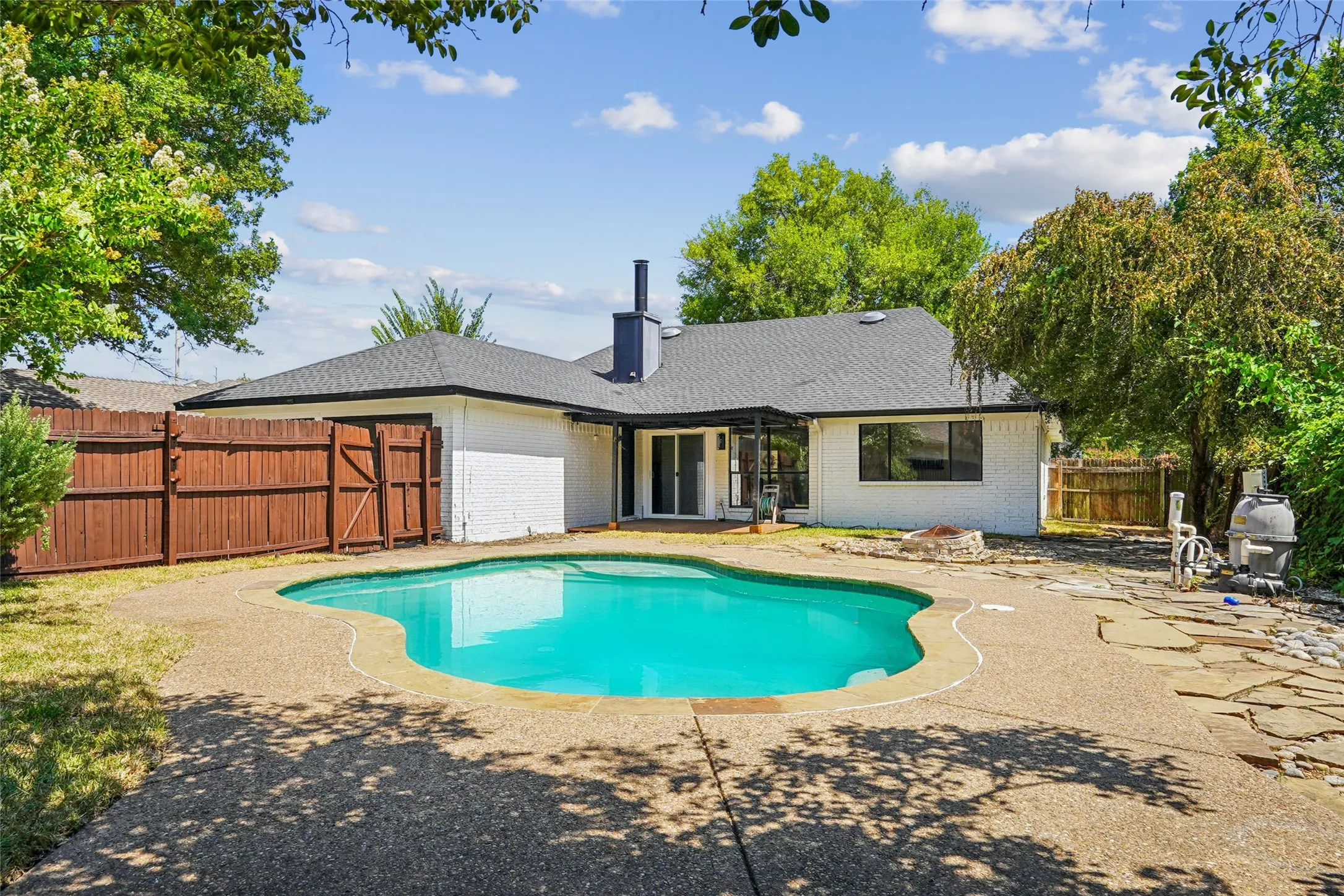 Single Family Residence For Sale in Dallas County , 3113 Princewood Drive, Garland, Texas 75040, 4 Bedroom, 2 Bathroom, 2 Garage spaces, 1,812 Sqft, built in 1986, mls#21351161, Real Estate Agent in Garland, Homes For Sale in Dallas county, Homes For Sale in Garland, Realtor in Garland Texas, Real Estate Brokerage Independent Realty Texas, Luminita Cordes Realtor
