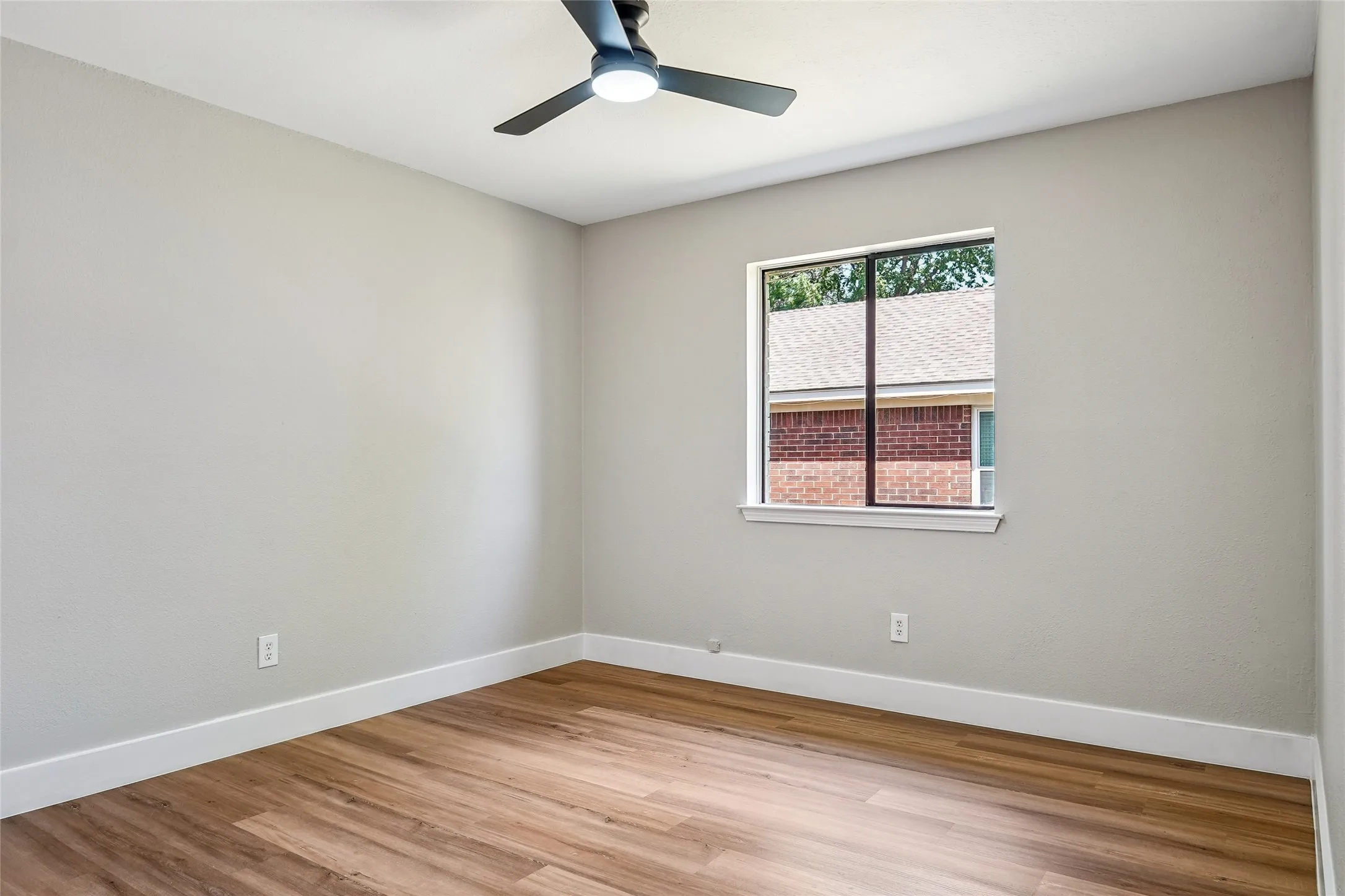 Single Family Residence For Sale in Dallas County , 3113 Princewood Drive, Garland, Texas 75040, 4 Bedroom, 2 Bathroom, 2 Garage spaces, 1,812 Sqft, built in 1986, mls#21351161, Real Estate Agent in Garland, Homes For Sale in Dallas county, Homes For Sale in Garland, Realtor in Garland Texas, Real Estate Brokerage Independent Realty Texas, Luminita Cordes Realtor