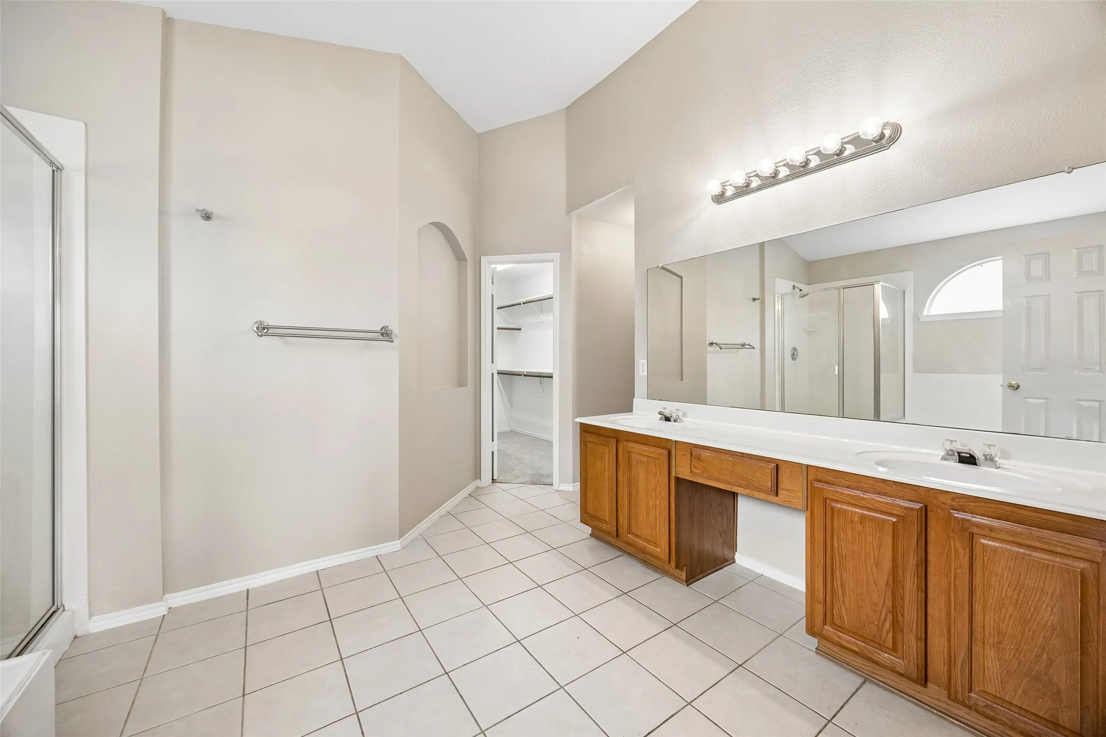 Single Family Residence For Sale in Tarrant County , 505 Cassia Way, Arlington, Texas 76002, 3 Bedroom, 2 Bathroom, 2 Garage spaces, 1,747 Sqft, built in 2003, mls#21334271, Real Estate Agent in Arlington, Homes For Sale in Tarrant county, Homes For Sale in Arlington, Realtor in Arlington Texas, Real Estate Brokerage Independent Realty Texas, Luminita Cordes Realtor
