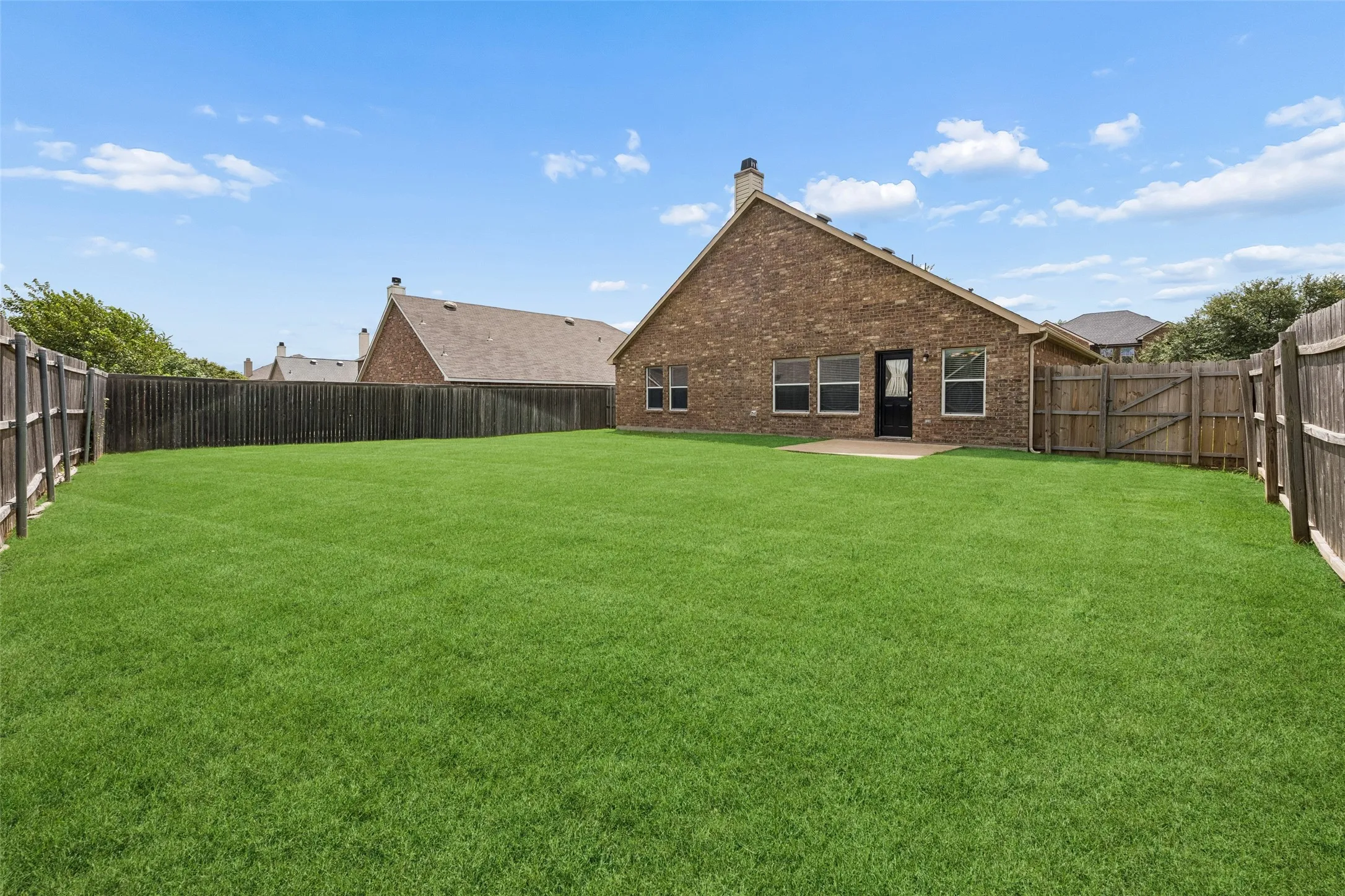 Single Family Residence For Sale in Tarrant County , 505 Cassia Way, Arlington, Texas 76002, 3 Bedroom, 2 Bathroom, 2 Garage spaces, 1,747 Sqft, built in 2003, mls#21334271, Real Estate Agent in Arlington, Homes For Sale in Tarrant county, Homes For Sale in Arlington, Realtor in Arlington Texas, Real Estate Brokerage Independent Realty Texas, Luminita Cordes Realtor