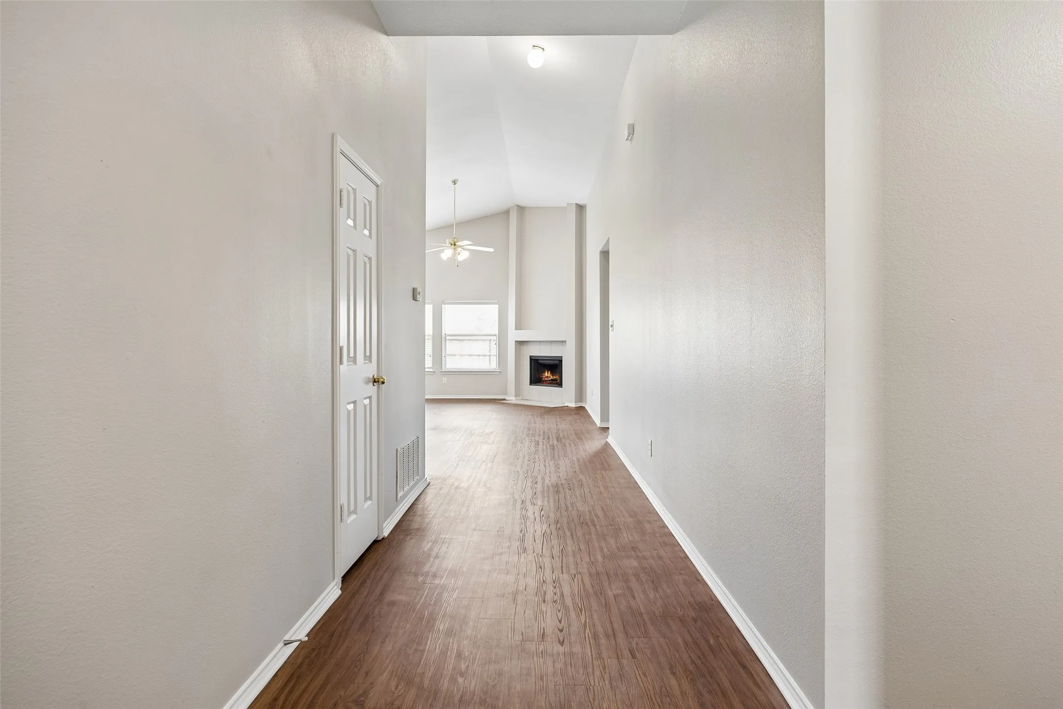Single Family Residence For Sale in Tarrant County , 505 Cassia Way, Arlington, Texas 76002, 3 Bedroom, 2 Bathroom, 2 Garage spaces, 1,747 Sqft, built in 2003, mls#21334271, Real Estate Agent in Arlington, Homes For Sale in Tarrant county, Homes For Sale in Arlington, Realtor in Arlington Texas, Real Estate Brokerage Independent Realty Texas, Luminita Cordes Realtor