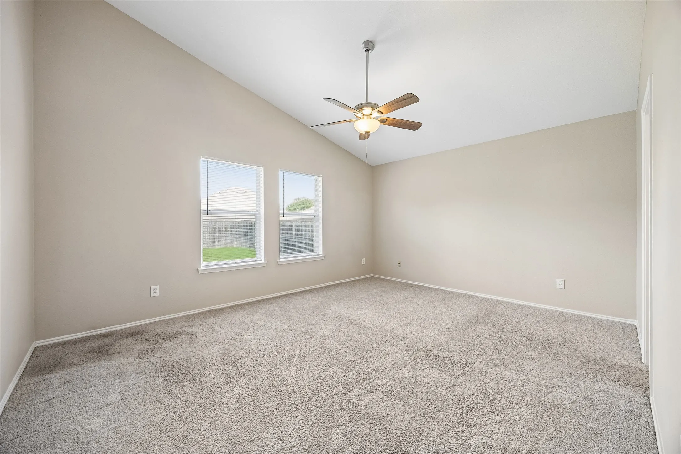 Single Family Residence For Sale in Tarrant County , 505 Cassia Way, Arlington, Texas 76002, 3 Bedroom, 2 Bathroom, 2 Garage spaces, 1,747 Sqft, built in 2003, mls#21334271, Real Estate Agent in Arlington, Homes For Sale in Tarrant county, Homes For Sale in Arlington, Realtor in Arlington Texas, Real Estate Brokerage Independent Realty Texas, Luminita Cordes Realtor