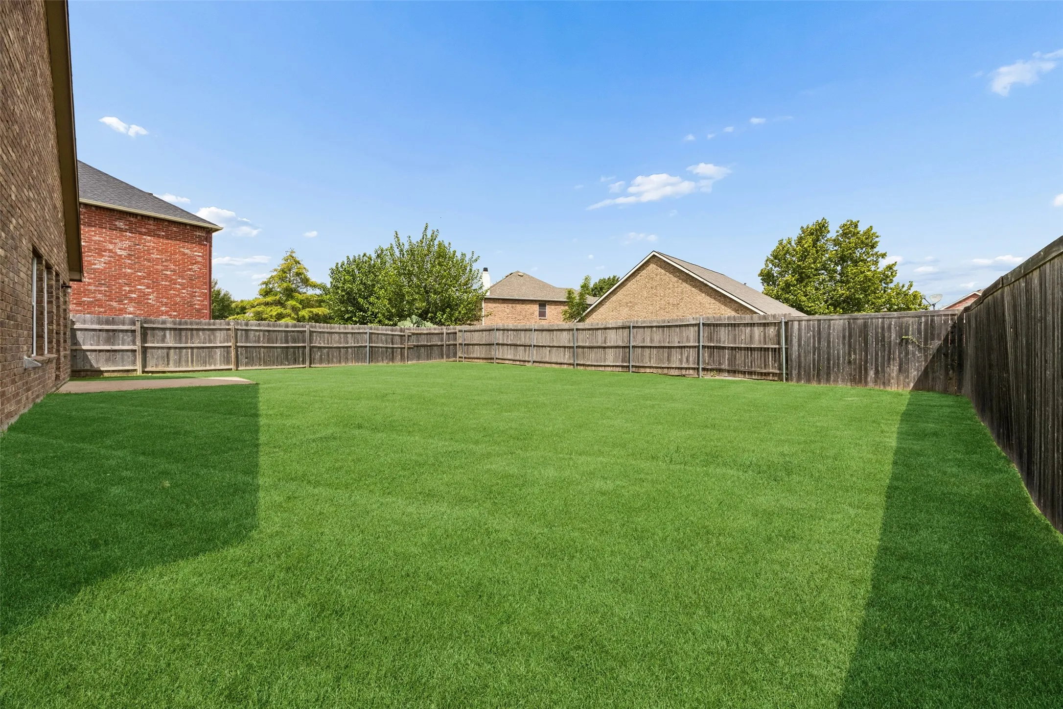 Single Family Residence For Sale in Tarrant County , 505 Cassia Way, Arlington, Texas 76002, 3 Bedroom, 2 Bathroom, 2 Garage spaces, 1,747 Sqft, built in 2003, mls#21334271, Real Estate Agent in Arlington, Homes For Sale in Tarrant county, Homes For Sale in Arlington, Realtor in Arlington Texas, Real Estate Brokerage Independent Realty Texas, Luminita Cordes Realtor