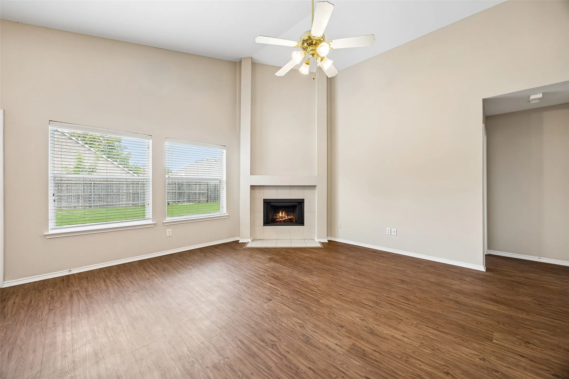 Single Family Residence For Sale in Tarrant County , 505 Cassia Way, Arlington, Texas 76002, 3 Bedroom, 2 Bathroom, 2 Garage spaces, 1,747 Sqft, built in 2003, mls#21334271, Real Estate Agent in Arlington, Homes For Sale in Tarrant county, Homes For Sale in Arlington, Realtor in Arlington Texas, Real Estate Brokerage Independent Realty Texas, Luminita Cordes Realtor