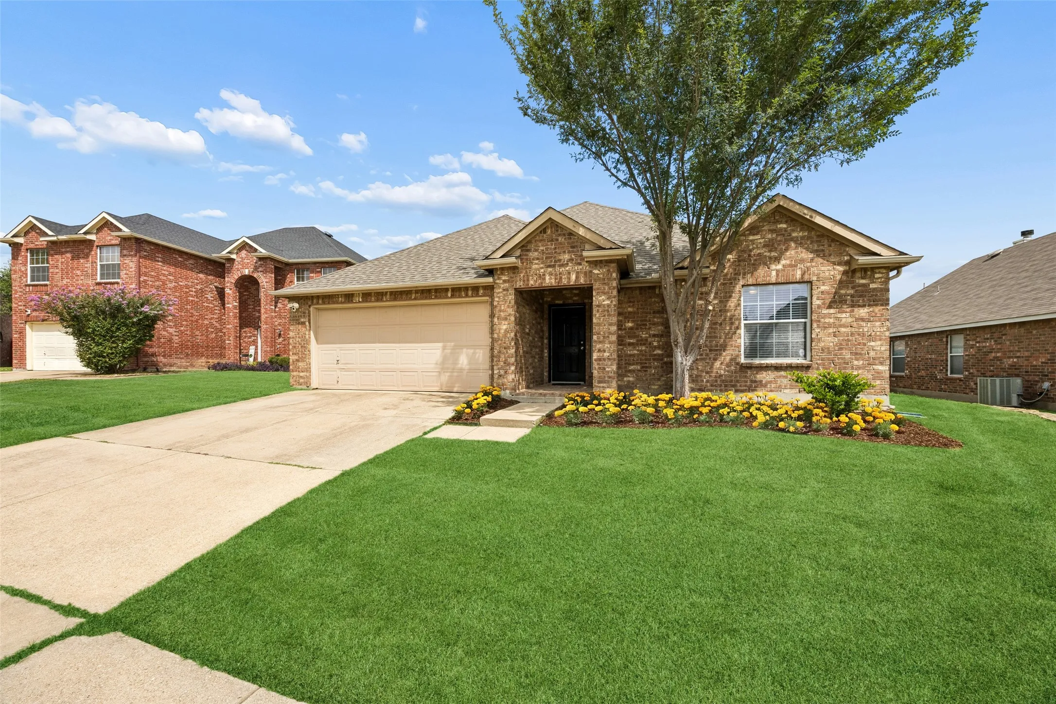 Single Family Residence For Sale in Tarrant County , 505 Cassia Way, Arlington, Texas 76002, 3 Bedroom, 2 Bathroom, 2 Garage spaces, 1,747 Sqft, built in 2003, mls#21334271, Real Estate Agent in Arlington, Homes For Sale in Tarrant county, Homes For Sale in Arlington, Realtor in Arlington Texas, Real Estate Brokerage Independent Realty Texas, Luminita Cordes Realtor