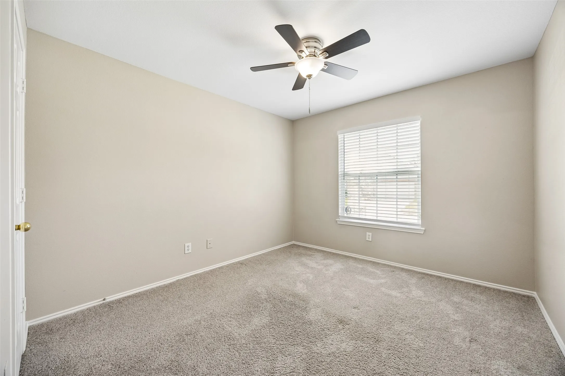 Single Family Residence For Sale in Tarrant County , 505 Cassia Way, Arlington, Texas 76002, 3 Bedroom, 2 Bathroom, 2 Garage spaces, 1,747 Sqft, built in 2003, mls#21334271, Real Estate Agent in Arlington, Homes For Sale in Tarrant county, Homes For Sale in Arlington, Realtor in Arlington Texas, Real Estate Brokerage Independent Realty Texas, Luminita Cordes Realtor