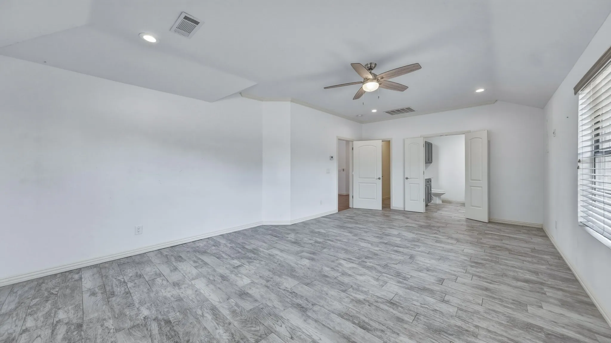 Farm For Sale in Parker County , 4277 N Fm 52, Weatherford, Texas 76088, 3 Bedroom, 2 Bathroom, 2 Garage spaces, 2,096 Sqft, built in 2018, Price $649,900, mls#21355007, Real Estate Agent in Weatherford, Homes For Sale in Parker county, Homes For Sale in Weatherford, Realtor in Weatherford Texas, Real Estate Brokerage Independent Realty Texas, Luminita Cordes Realtor