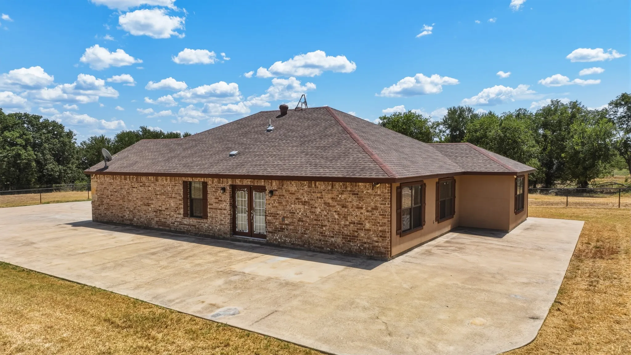 Farm For Sale in Parker County , 4277 N Fm 52, Weatherford, Texas 76088, 3 Bedroom, 2 Bathroom, 2 Garage spaces, 2,096 Sqft, built in 2018, Price $649,900, mls#21355007, Real Estate Agent in Weatherford, Homes For Sale in Parker county, Homes For Sale in Weatherford, Realtor in Weatherford Texas, Real Estate Brokerage Independent Realty Texas, Luminita Cordes Realtor