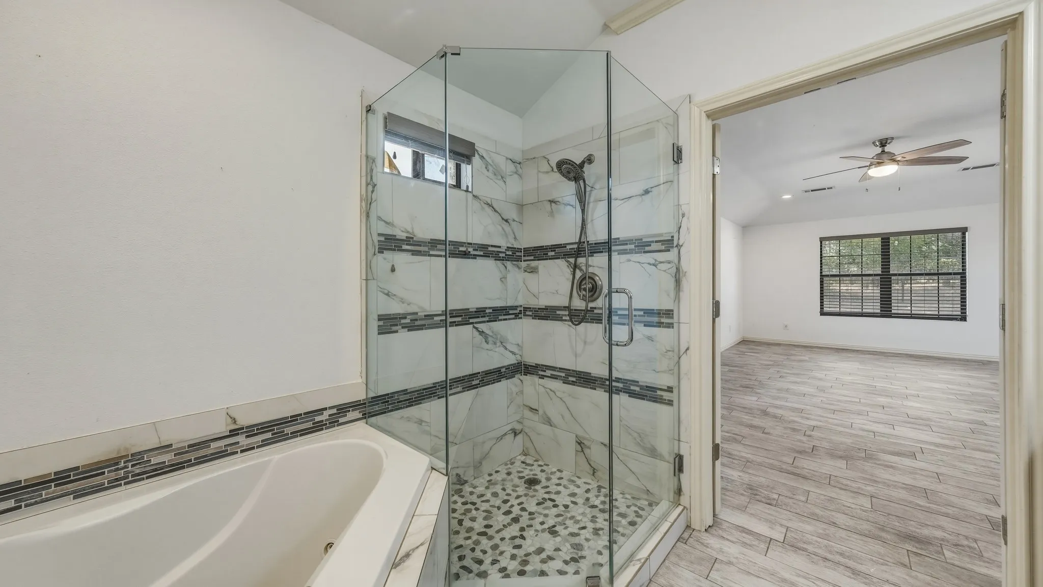Farm For Sale in Parker County , 4277 N Fm 52, Weatherford, Texas 76088, 3 Bedroom, 2 Bathroom, 2 Garage spaces, 2,096 Sqft, built in 2018, Price $649,900, mls#21355007, Real Estate Agent in Weatherford, Homes For Sale in Parker county, Homes For Sale in Weatherford, Realtor in Weatherford Texas, Real Estate Brokerage Independent Realty Texas, Luminita Cordes Realtor