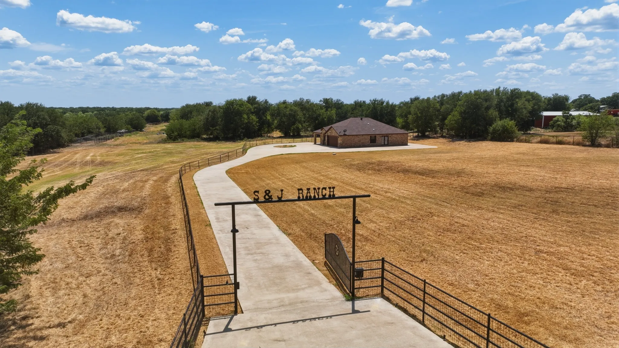 Farm For Sale in Parker County , 4277 N Fm 52, Weatherford, Texas 76088, 3 Bedroom, 2 Bathroom, 2 Garage spaces, 2,096 Sqft, built in 2018, Price $649,900, mls#21355007, Real Estate Agent in Weatherford, Homes For Sale in Parker county, Homes For Sale in Weatherford, Realtor in Weatherford Texas, Real Estate Brokerage Independent Realty Texas, Luminita Cordes Realtor