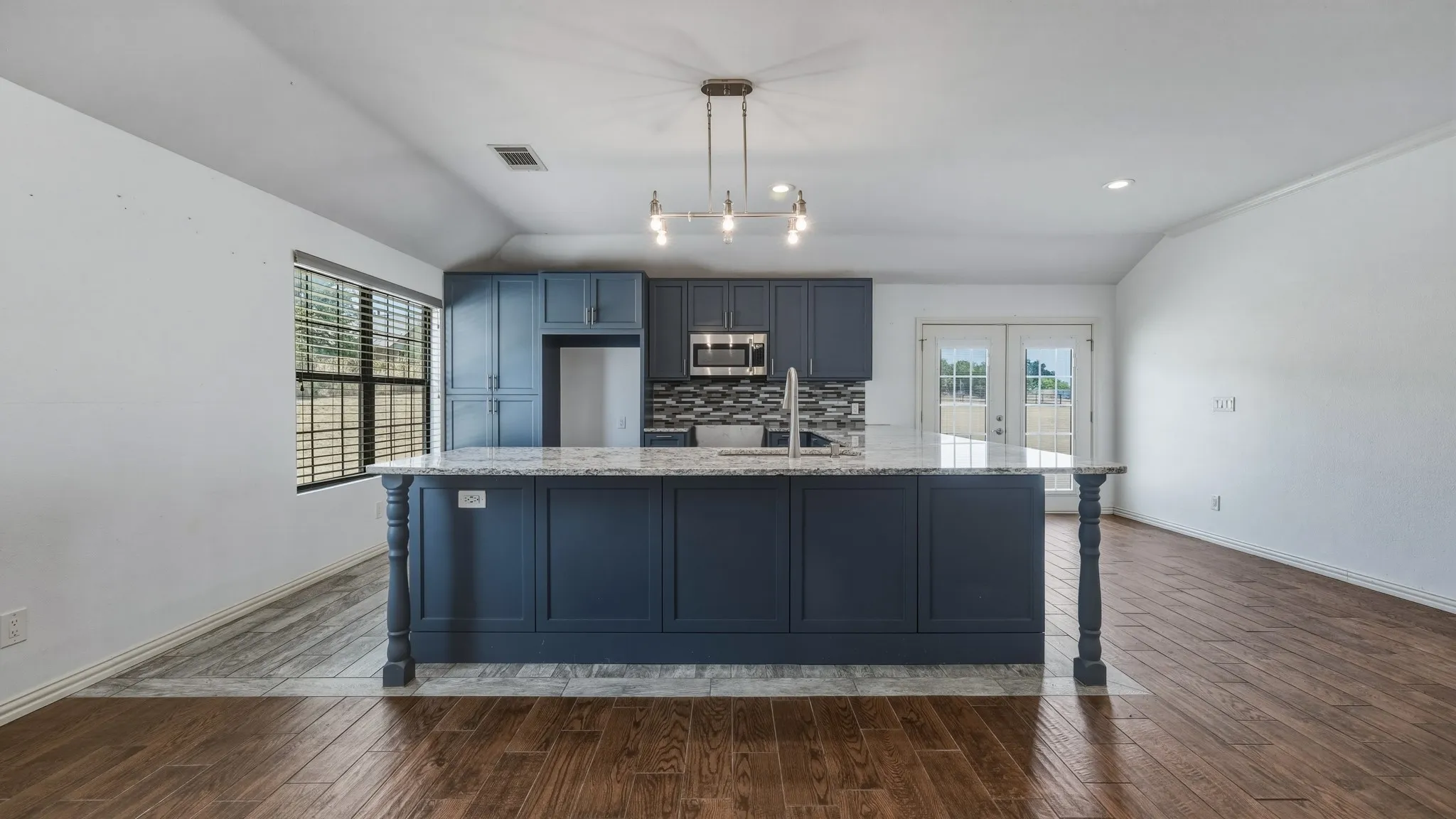 Farm For Sale in Parker County , 4277 N Fm 52, Weatherford, Texas 76088, 3 Bedroom, 2 Bathroom, 2 Garage spaces, 2,096 Sqft, built in 2018, Price $649,900, mls#21355007, Real Estate Agent in Weatherford, Homes For Sale in Parker county, Homes For Sale in Weatherford, Realtor in Weatherford Texas, Real Estate Brokerage Independent Realty Texas, Luminita Cordes Realtor