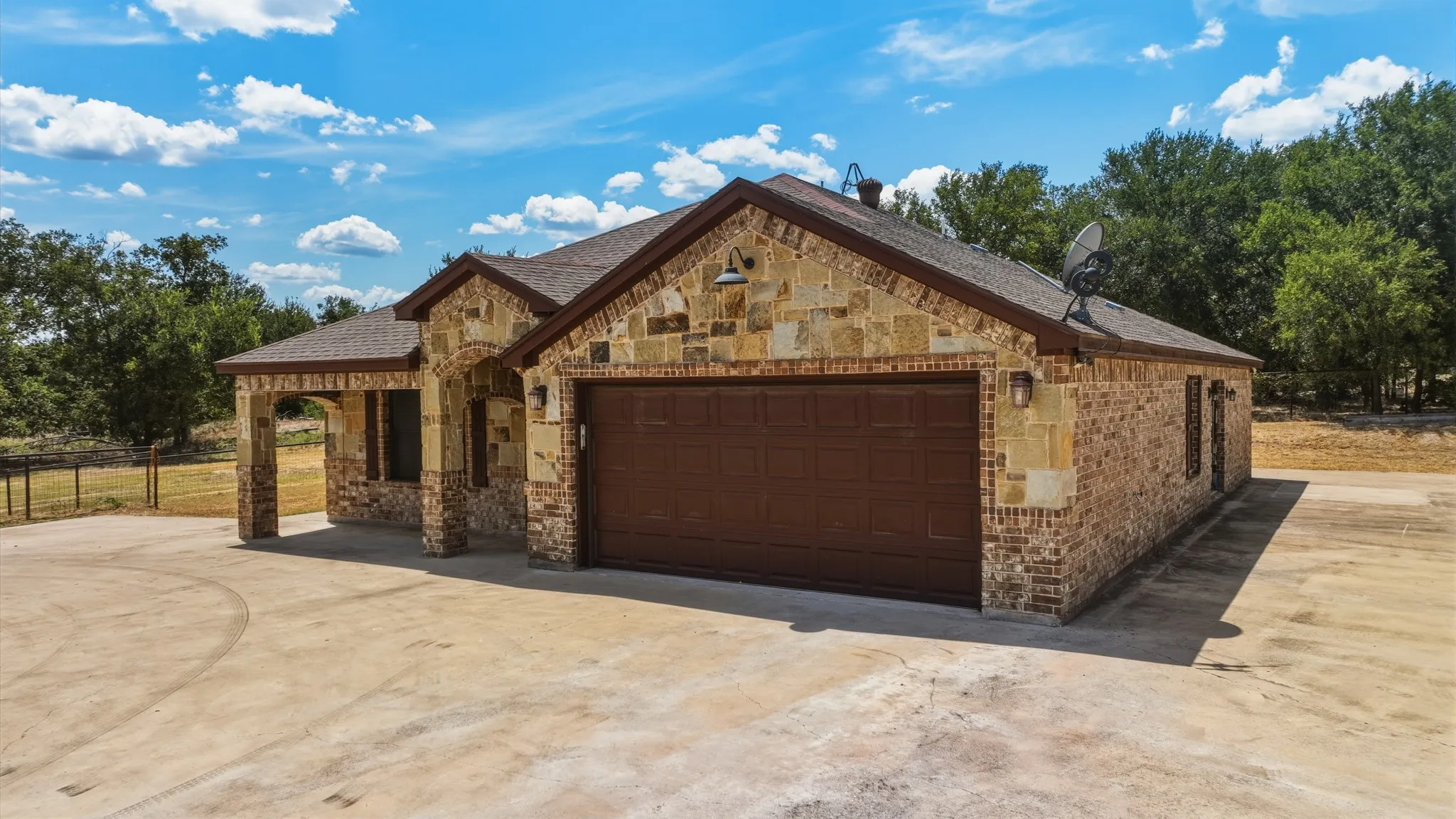 Farm For Sale in Parker County , 4277 N Fm 52, Weatherford, Texas 76088, 3 Bedroom, 2 Bathroom, 2 Garage spaces, 2,096 Sqft, built in 2018, Price $649,900, mls#21355007, Real Estate Agent in Weatherford, Homes For Sale in Parker county, Homes For Sale in Weatherford, Realtor in Weatherford Texas, Real Estate Brokerage Independent Realty Texas, Luminita Cordes Realtor