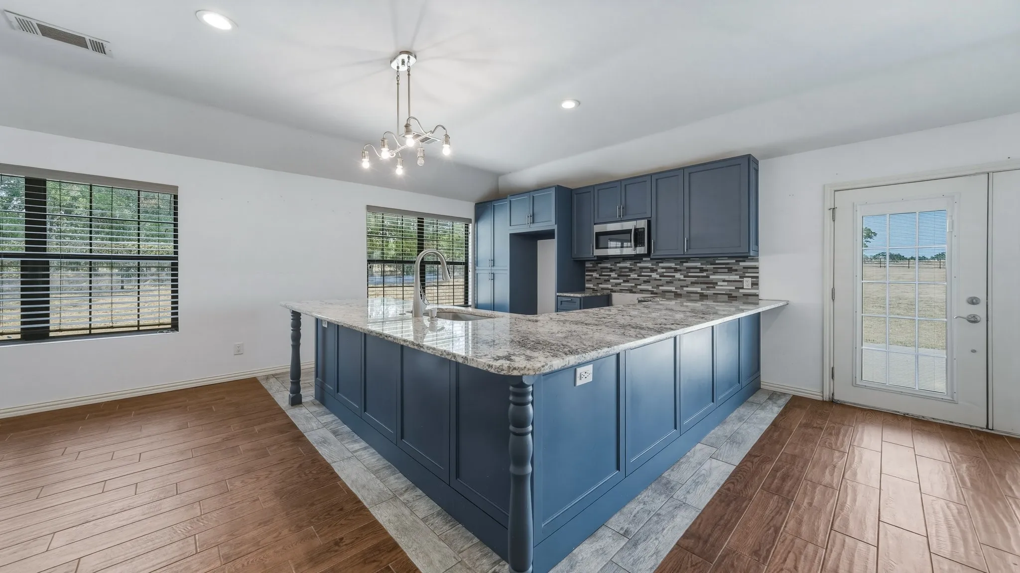 Farm For Sale in Parker County , 4277 N Fm 52, Weatherford, Texas 76088, 3 Bedroom, 2 Bathroom, 2 Garage spaces, 2,096 Sqft, built in 2018, Price $649,900, mls#21355007, Real Estate Agent in Weatherford, Homes For Sale in Parker county, Homes For Sale in Weatherford, Realtor in Weatherford Texas, Real Estate Brokerage Independent Realty Texas, Luminita Cordes Realtor