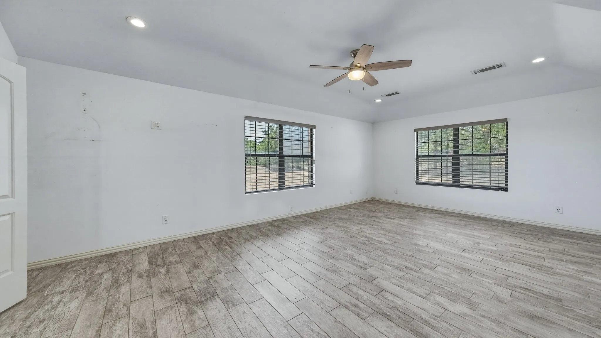 Farm For Sale in Parker County , 4277 N Fm 52, Weatherford, Texas 76088, 3 Bedroom, 2 Bathroom, 2 Garage spaces, 2,096 Sqft, built in 2018, Price $649,900, mls#21355007, Real Estate Agent in Weatherford, Homes For Sale in Parker county, Homes For Sale in Weatherford, Realtor in Weatherford Texas, Real Estate Brokerage Independent Realty Texas, Luminita Cordes Realtor