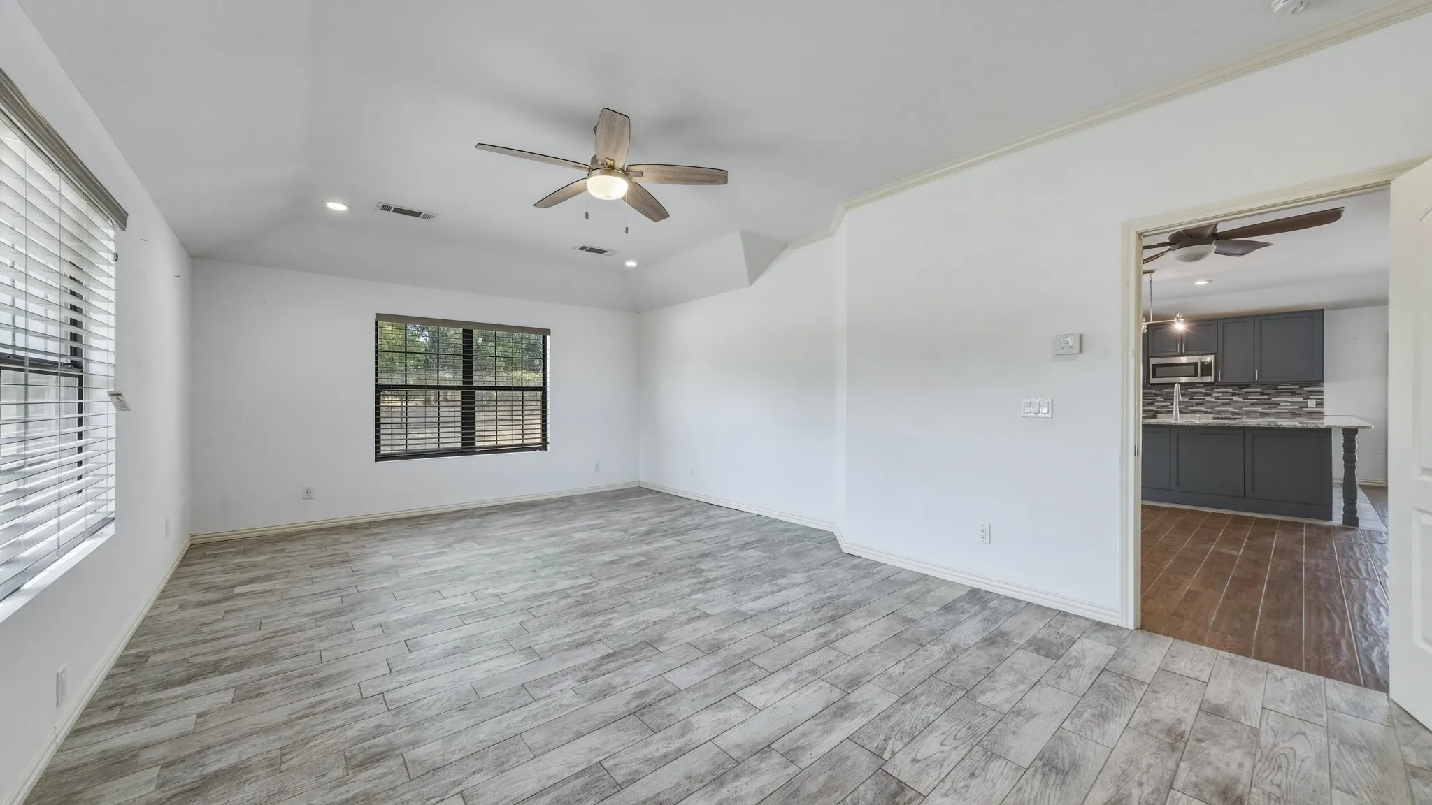 Farm For Sale in Parker County , 4277 N Fm 52, Weatherford, Texas 76088, 3 Bedroom, 2 Bathroom, 2 Garage spaces, 2,096 Sqft, built in 2018, Price $649,900, mls#21355007, Real Estate Agent in Weatherford, Homes For Sale in Parker county, Homes For Sale in Weatherford, Realtor in Weatherford Texas, Real Estate Brokerage Independent Realty Texas, Luminita Cordes Realtor
