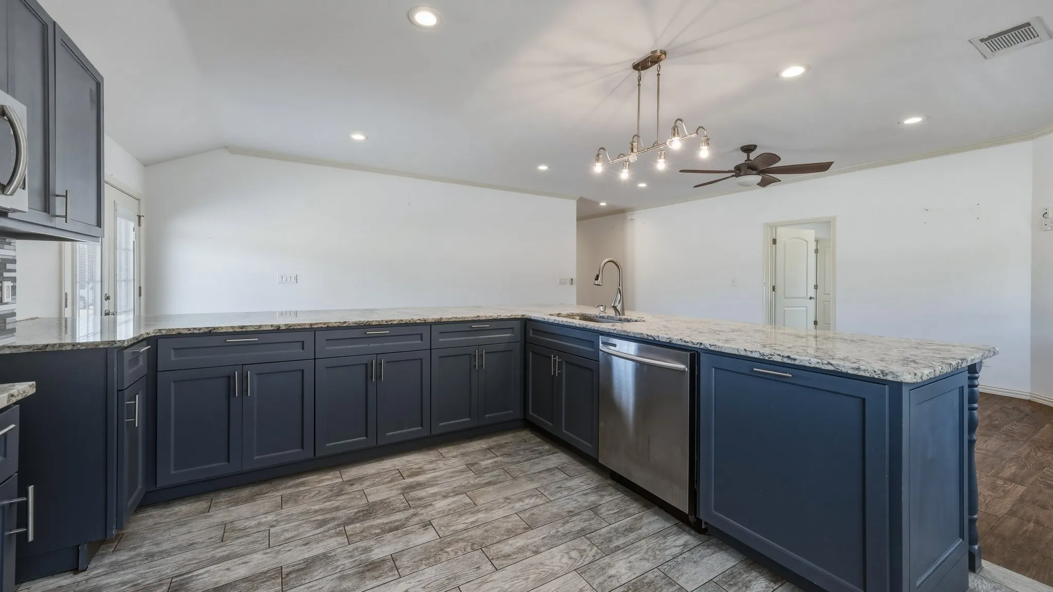 Farm For Sale in Parker County , 4277 N Fm 52, Weatherford, Texas 76088, 3 Bedroom, 2 Bathroom, 2 Garage spaces, 2,096 Sqft, built in 2018, Price $649,900, mls#21355007, Real Estate Agent in Weatherford, Homes For Sale in Parker county, Homes For Sale in Weatherford, Realtor in Weatherford Texas, Real Estate Brokerage Independent Realty Texas, Luminita Cordes Realtor