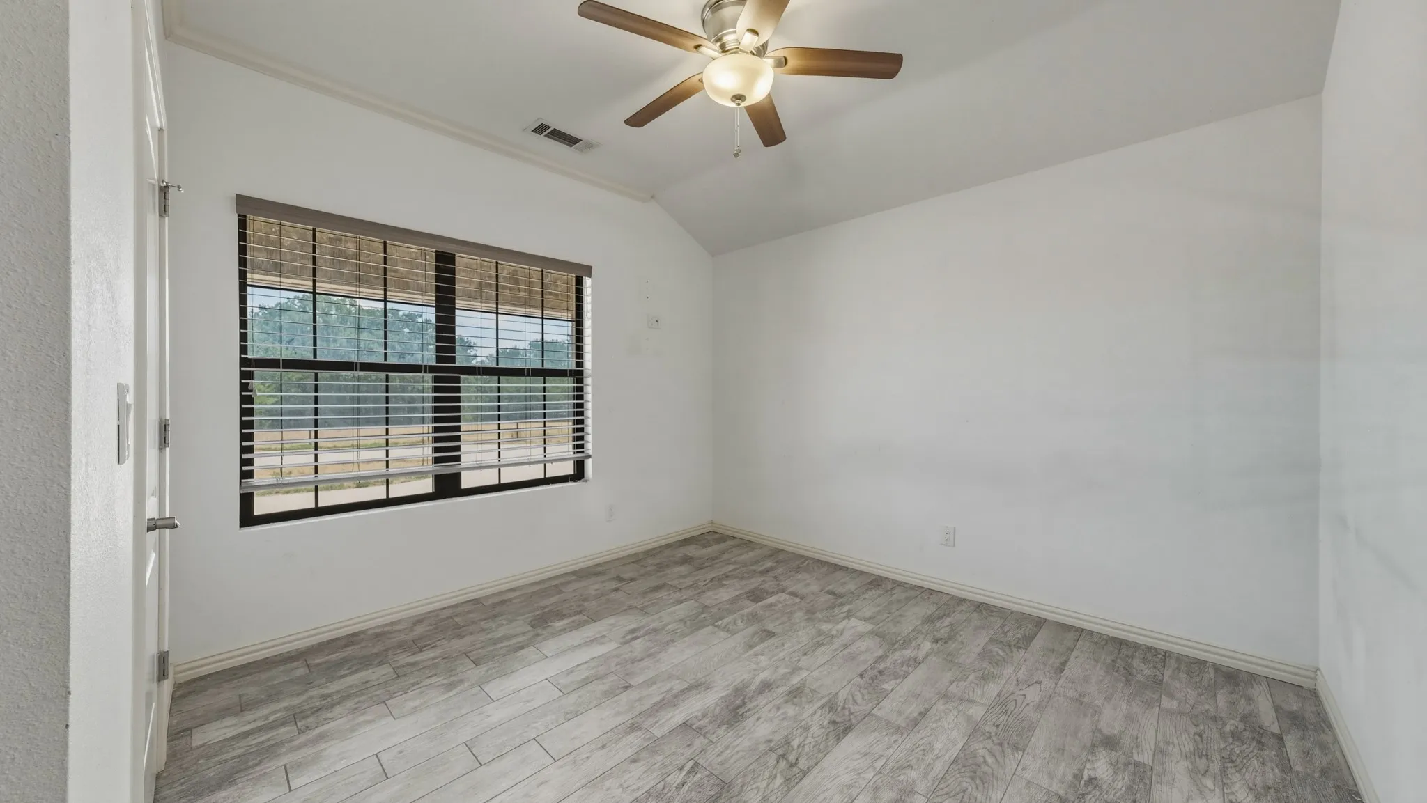 Farm For Sale in Parker County , 4277 N Fm 52, Weatherford, Texas 76088, 3 Bedroom, 2 Bathroom, 2 Garage spaces, 2,096 Sqft, built in 2018, Price $649,900, mls#21355007, Real Estate Agent in Weatherford, Homes For Sale in Parker county, Homes For Sale in Weatherford, Realtor in Weatherford Texas, Real Estate Brokerage Independent Realty Texas, Luminita Cordes Realtor
