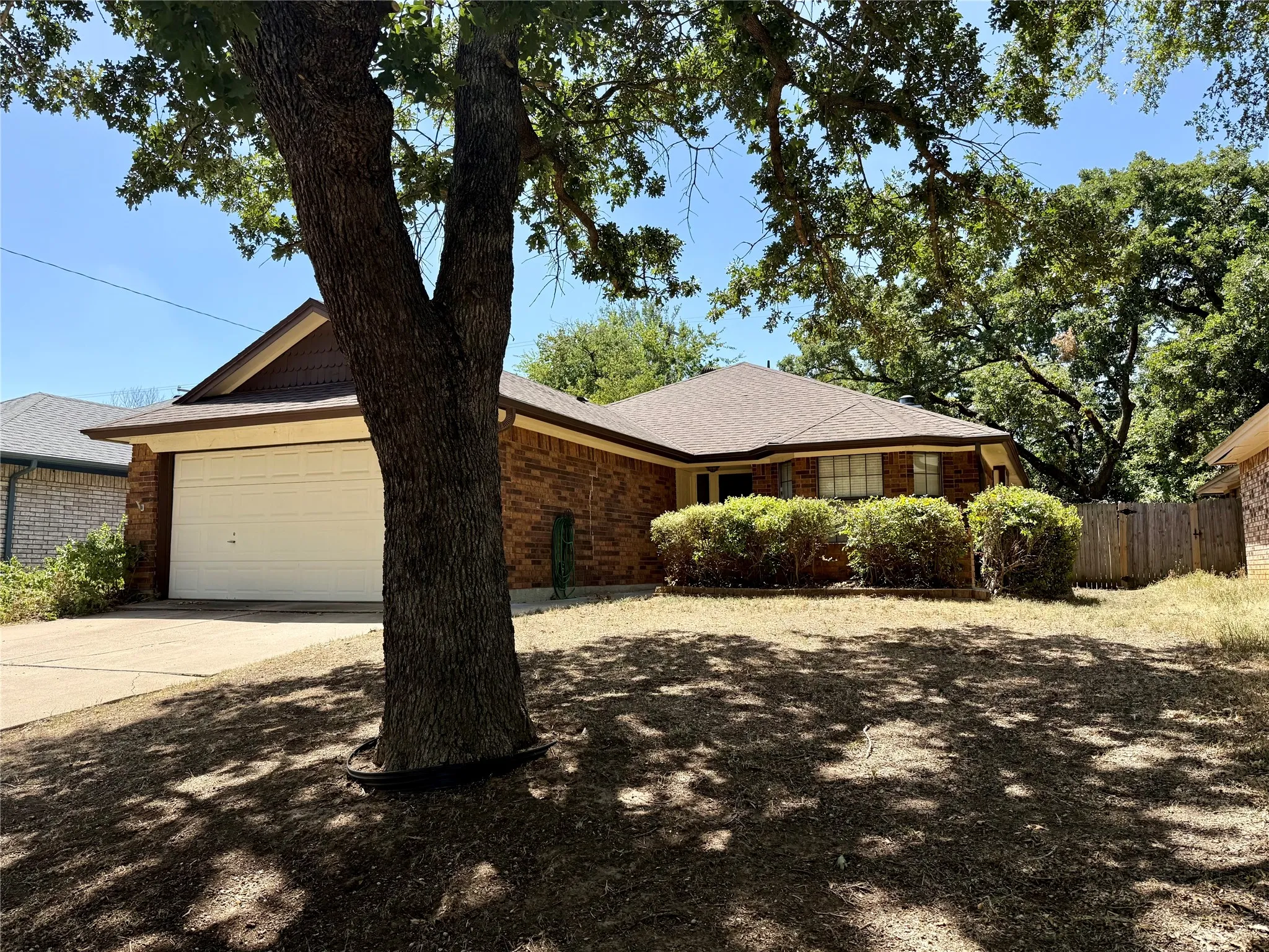 Single Family Residence For Rent in Tarrant County , 4200 Rye Glen Drive, Arlington, Texas 76017, 3 Bedroom, 2 Bathroom, 2 Garage spaces, 1,558 Sqft, built in 1985, mls#21355748, Real Estate Agent in Arlington, Homes For Rent in Tarrant county, Homes For Rent in Arlington, Realtor in Arlington Texas, Real Estate Brokerage Independent Realty Texas, Luminita Cordes Realtor