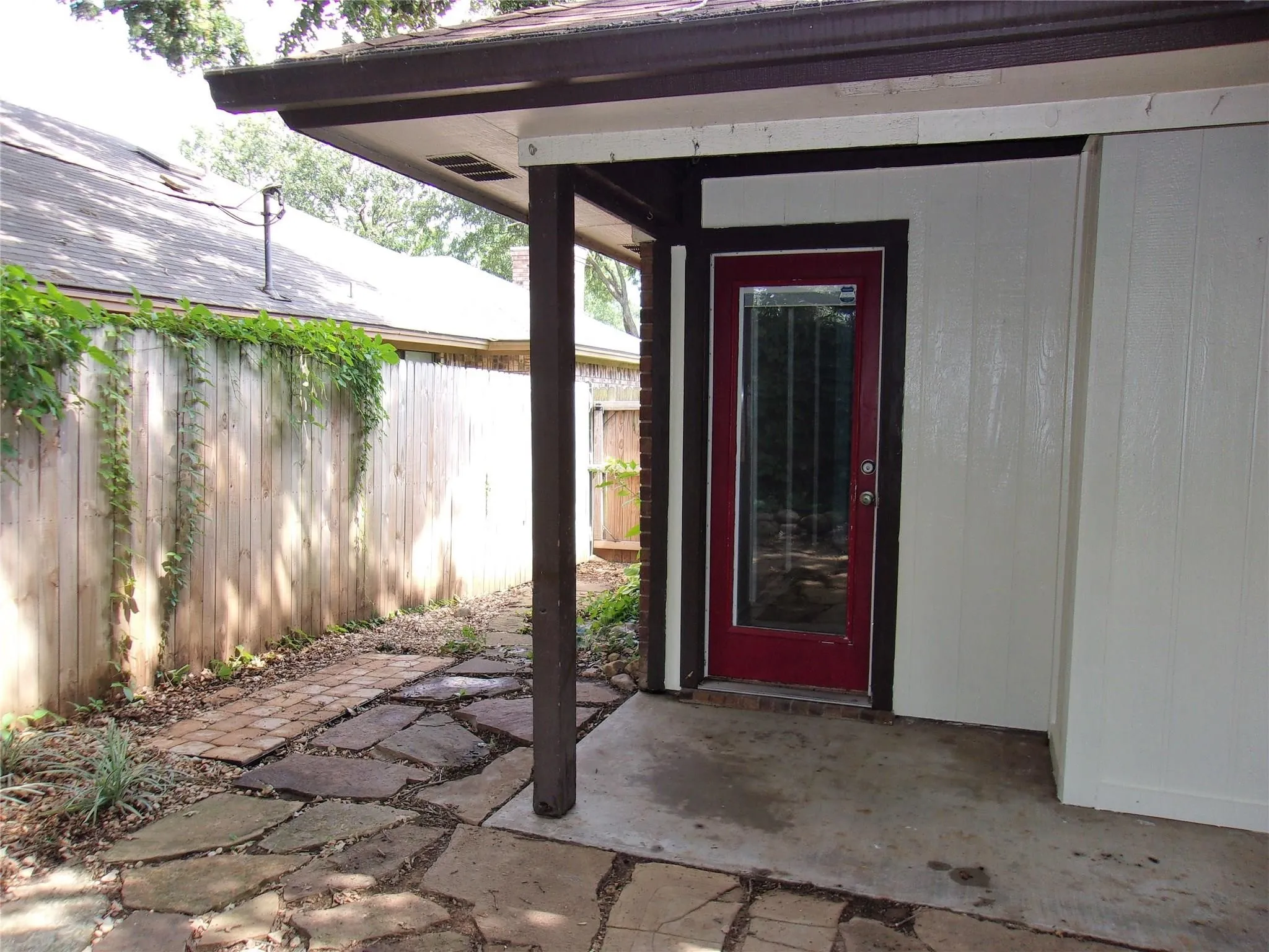 Single Family Residence For Rent in Tarrant County , 4200 Rye Glen Drive, Arlington, Texas 76017, 3 Bedroom, 2 Bathroom, 2 Garage spaces, 1,558 Sqft, built in 1985, mls#21355748, Real Estate Agent in Arlington, Homes For Rent in Tarrant county, Homes For Rent in Arlington, Realtor in Arlington Texas, Real Estate Brokerage Independent Realty Texas, Luminita Cordes Realtor