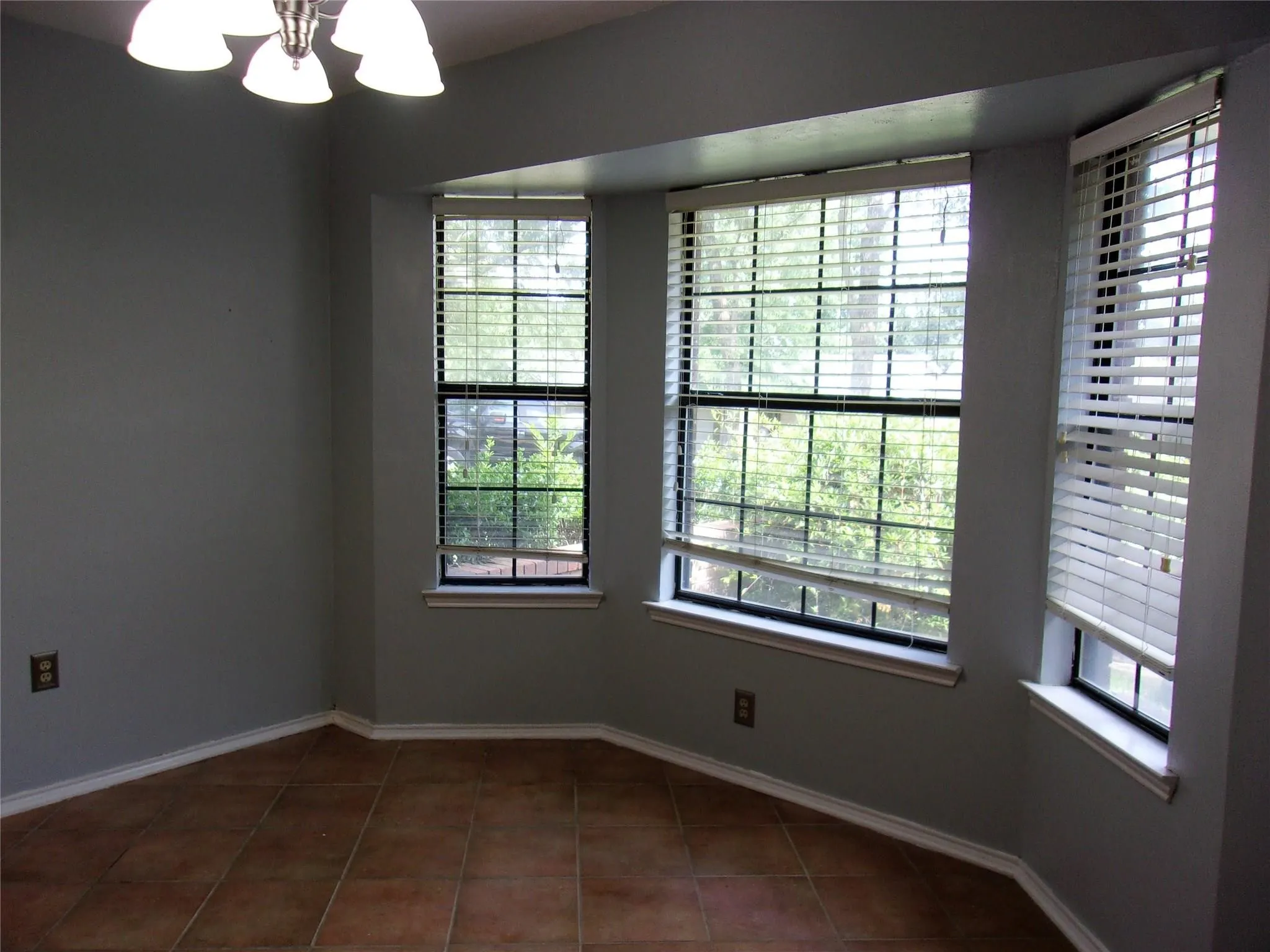 Single Family Residence For Rent in Tarrant County , 4200 Rye Glen Drive, Arlington, Texas 76017, 3 Bedroom, 2 Bathroom, 2 Garage spaces, 1,558 Sqft, built in 1985, mls#21355748, Real Estate Agent in Arlington, Homes For Rent in Tarrant county, Homes For Rent in Arlington, Realtor in Arlington Texas, Real Estate Brokerage Independent Realty Texas, Luminita Cordes Realtor