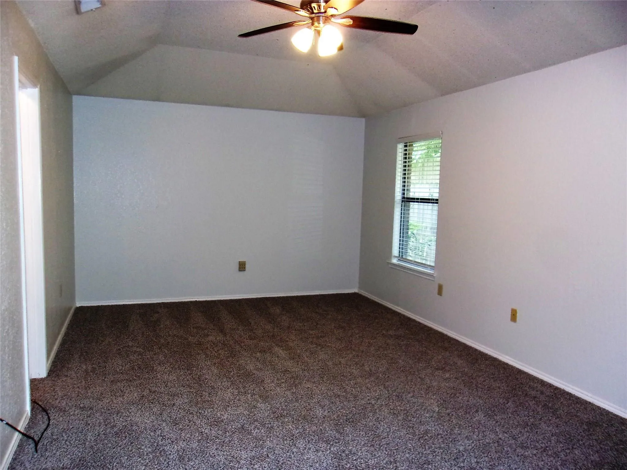 Single Family Residence For Rent in Tarrant County , 4200 Rye Glen Drive, Arlington, Texas 76017, 3 Bedroom, 2 Bathroom, 2 Garage spaces, 1,558 Sqft, built in 1985, mls#21355748, Real Estate Agent in Arlington, Homes For Rent in Tarrant county, Homes For Rent in Arlington, Realtor in Arlington Texas, Real Estate Brokerage Independent Realty Texas, Luminita Cordes Realtor