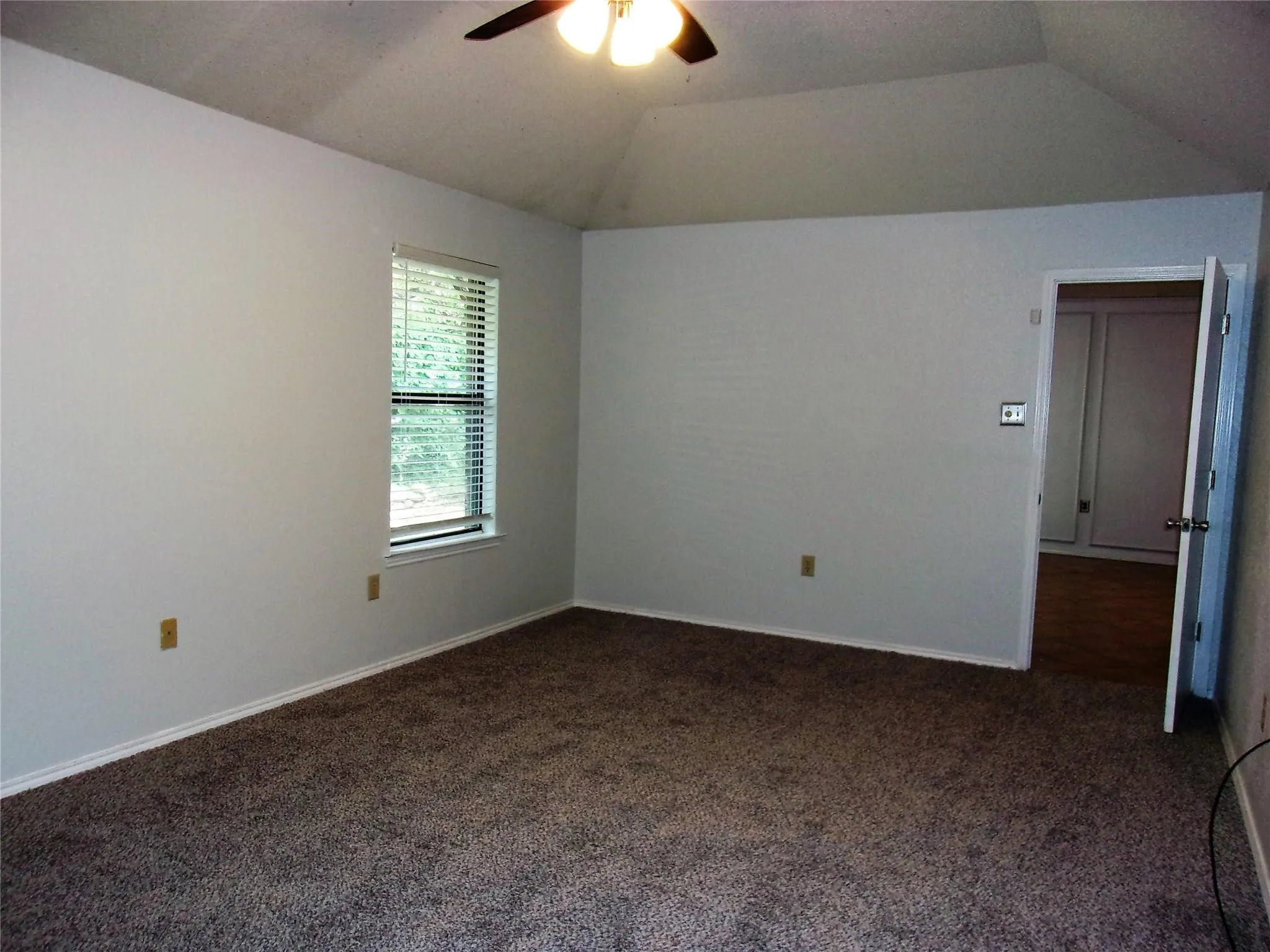Single Family Residence For Rent in Tarrant County , 4200 Rye Glen Drive, Arlington, Texas 76017, 3 Bedroom, 2 Bathroom, 2 Garage spaces, 1,558 Sqft, built in 1985, mls#21355748, Real Estate Agent in Arlington, Homes For Rent in Tarrant county, Homes For Rent in Arlington, Realtor in Arlington Texas, Real Estate Brokerage Independent Realty Texas, Luminita Cordes Realtor