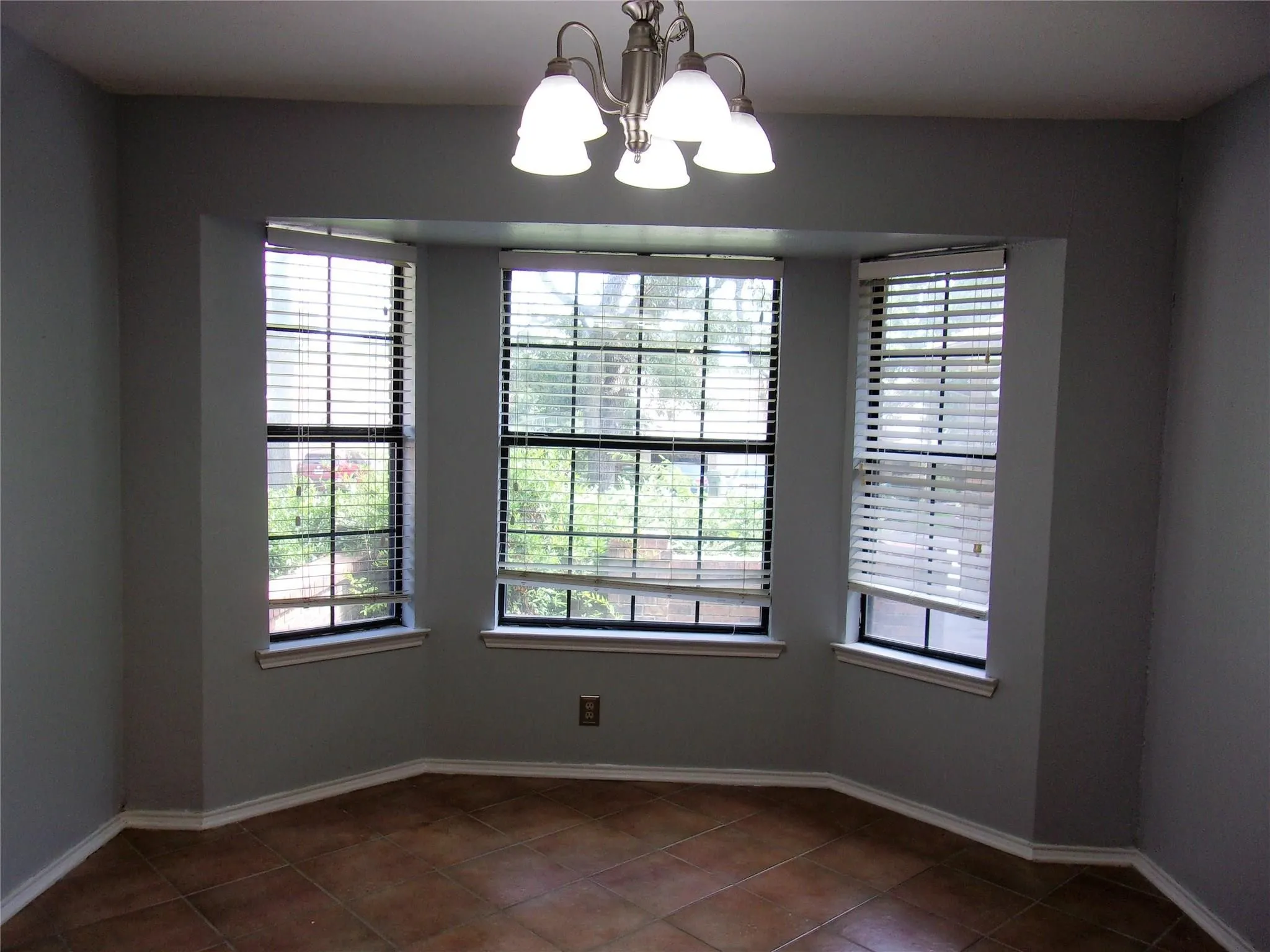 Single Family Residence For Rent in Tarrant County , 4200 Rye Glen Drive, Arlington, Texas 76017, 3 Bedroom, 2 Bathroom, 2 Garage spaces, 1,558 Sqft, built in 1985, mls#21355748, Real Estate Agent in Arlington, Homes For Rent in Tarrant county, Homes For Rent in Arlington, Realtor in Arlington Texas, Real Estate Brokerage Independent Realty Texas, Luminita Cordes Realtor