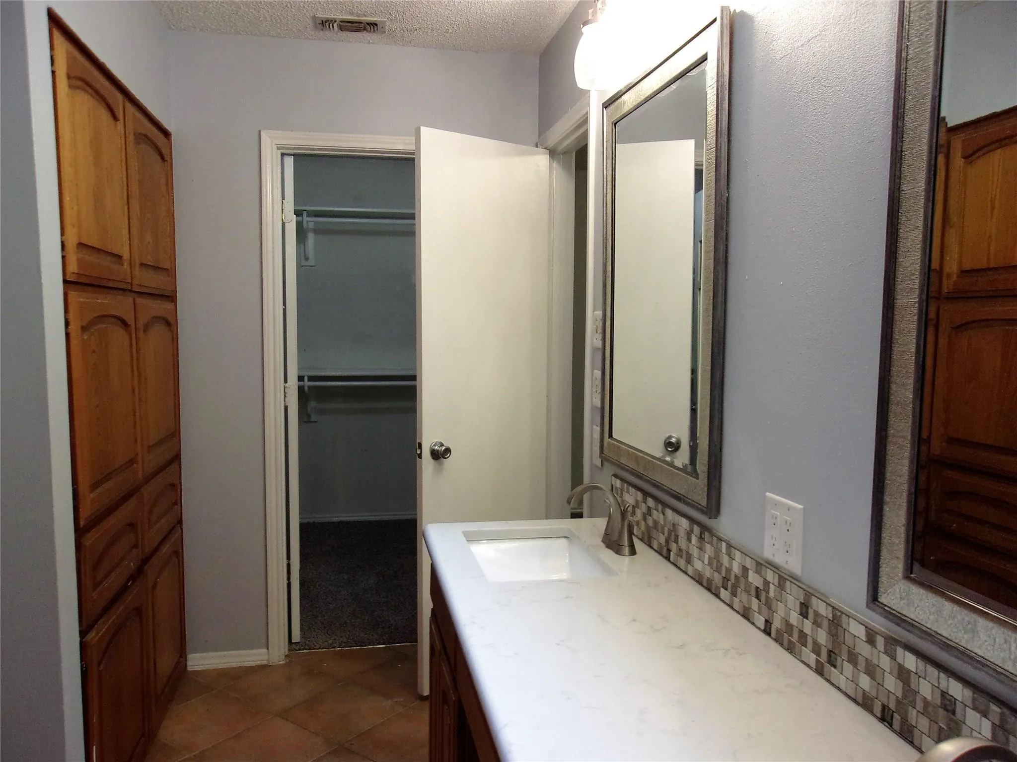 Single Family Residence For Rent in Tarrant County , 4200 Rye Glen Drive, Arlington, Texas 76017, 3 Bedroom, 2 Bathroom, 2 Garage spaces, 1,558 Sqft, built in 1985, mls#21355748, Real Estate Agent in Arlington, Homes For Rent in Tarrant county, Homes For Rent in Arlington, Realtor in Arlington Texas, Real Estate Brokerage Independent Realty Texas, Luminita Cordes Realtor