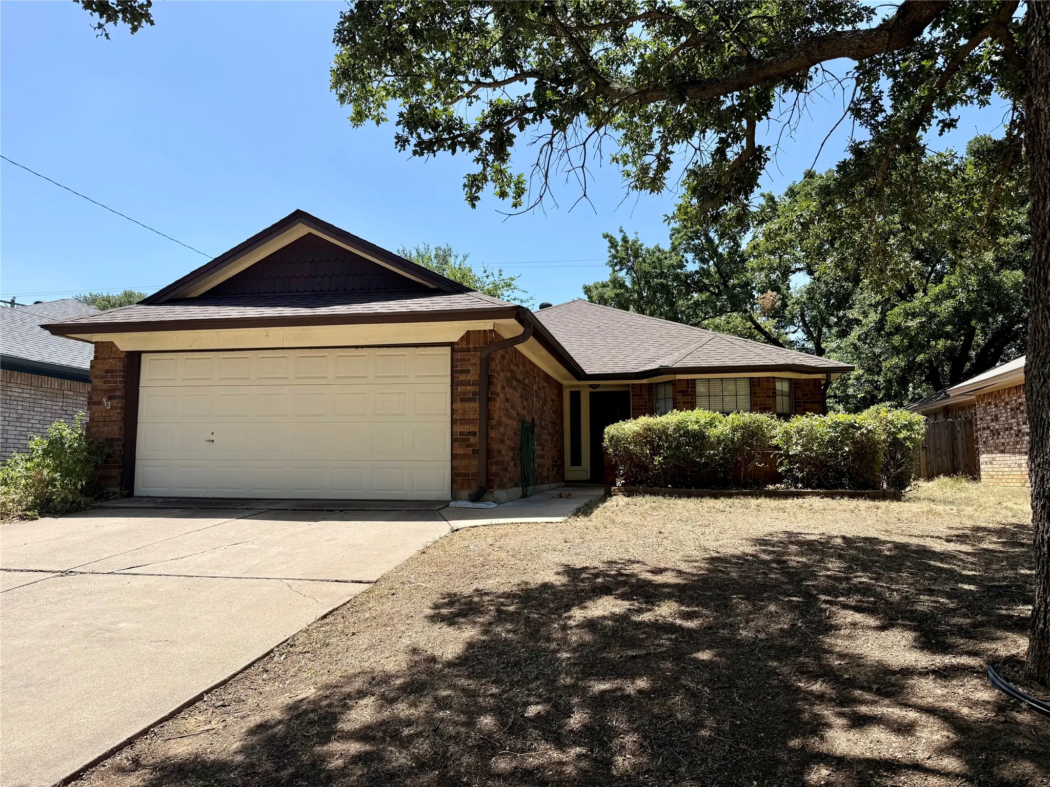 Single Family Residence For Rent in Tarrant County , 4200 Rye Glen Drive, Arlington, Texas 76017, 3 Bedroom, 2 Bathroom, 2 Garage spaces, 1,558 Sqft, built in 1985, mls#21355748, Real Estate Agent in Arlington, Homes For Rent in Tarrant county, Homes For Rent in Arlington, Realtor in Arlington Texas, Real Estate Brokerage Independent Realty Texas, Luminita Cordes Realtor
