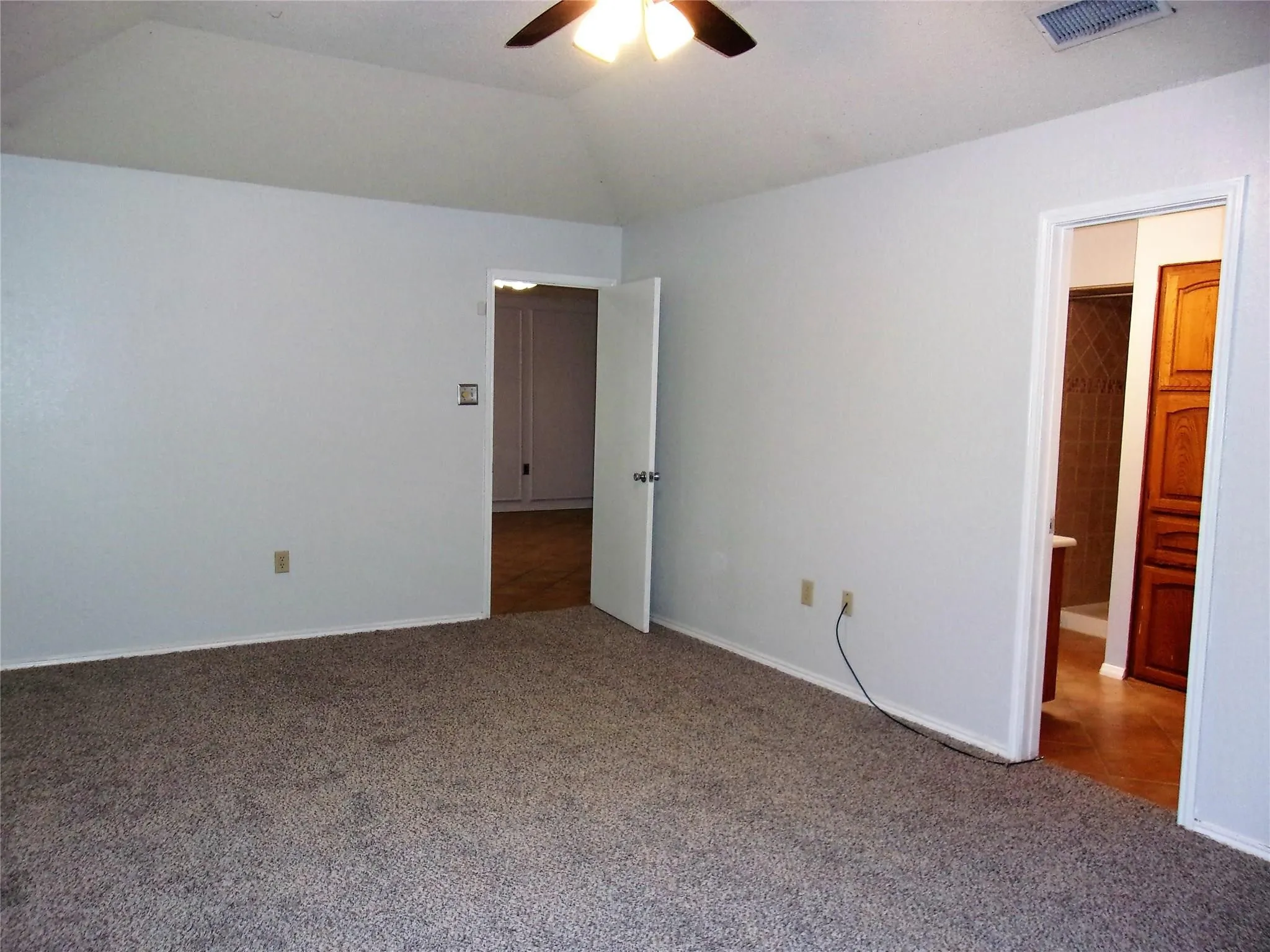Single Family Residence For Rent in Tarrant County , 4200 Rye Glen Drive, Arlington, Texas 76017, 3 Bedroom, 2 Bathroom, 2 Garage spaces, 1,558 Sqft, built in 1985, mls#21355748, Real Estate Agent in Arlington, Homes For Rent in Tarrant county, Homes For Rent in Arlington, Realtor in Arlington Texas, Real Estate Brokerage Independent Realty Texas, Luminita Cordes Realtor