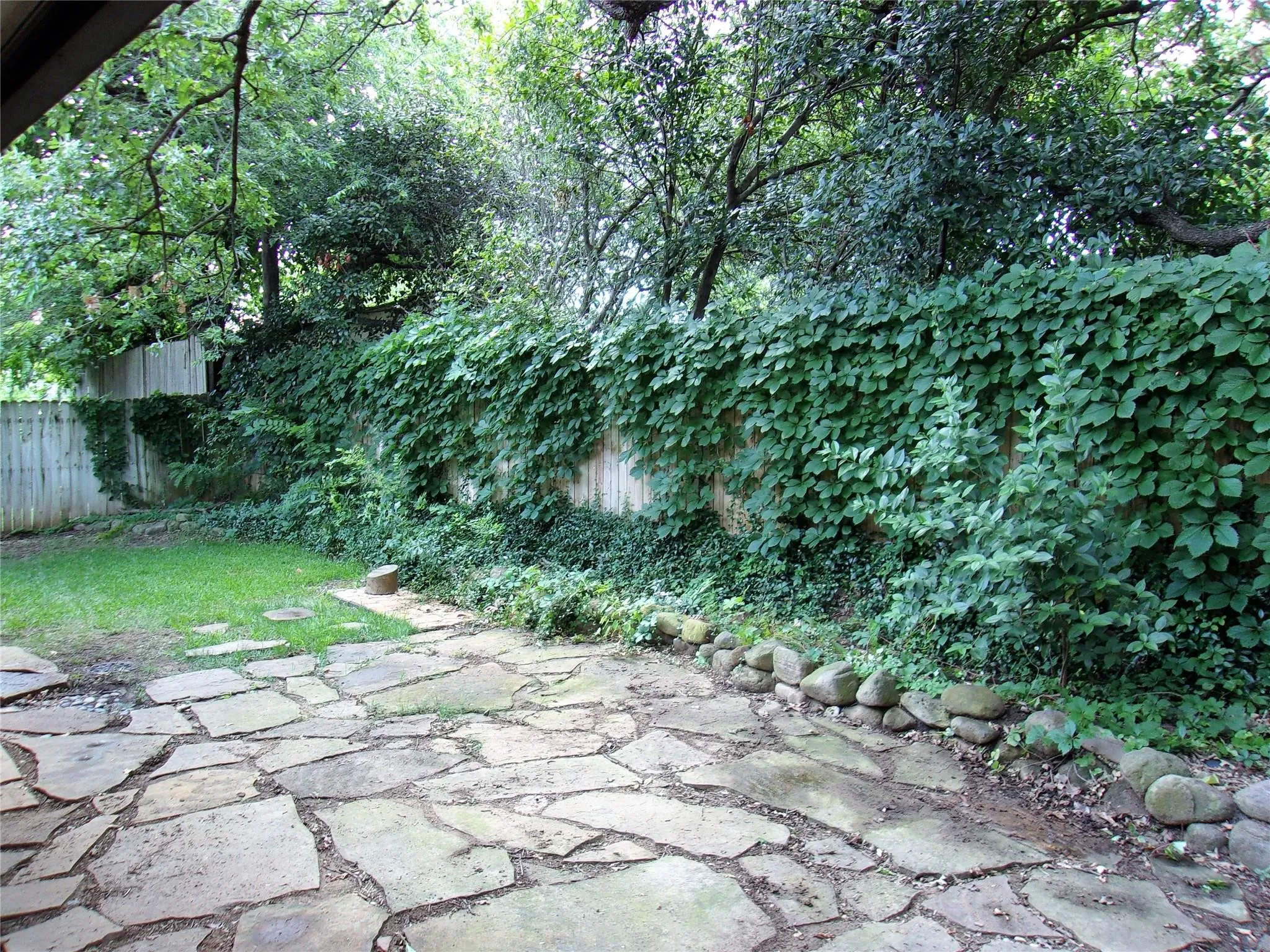 Single Family Residence For Rent in Tarrant County , 4200 Rye Glen Drive, Arlington, Texas 76017, 3 Bedroom, 2 Bathroom, 2 Garage spaces, 1,558 Sqft, built in 1985, mls#21355748, Real Estate Agent in Arlington, Homes For Rent in Tarrant county, Homes For Rent in Arlington, Realtor in Arlington Texas, Real Estate Brokerage Independent Realty Texas, Luminita Cordes Realtor
