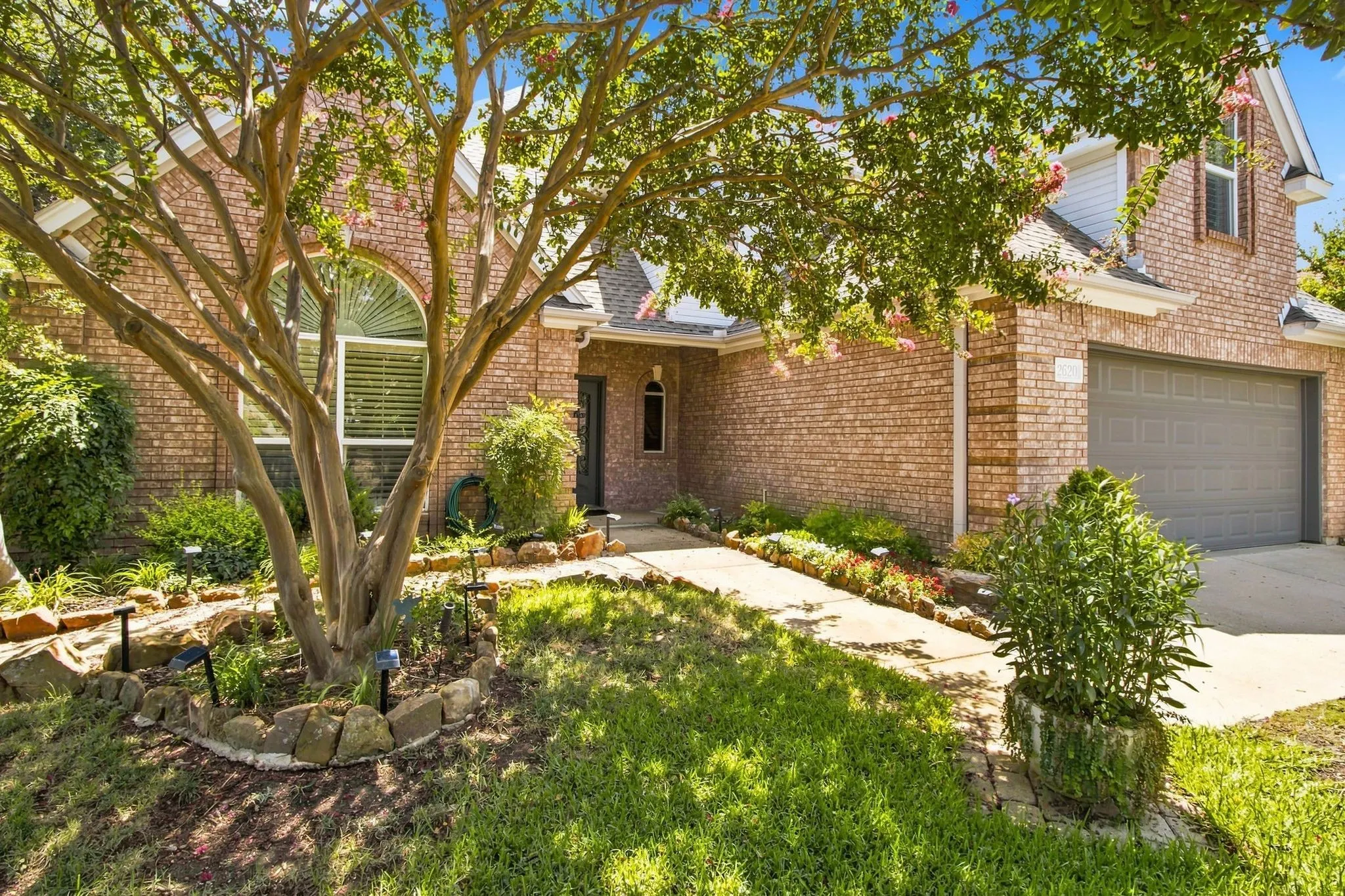 Single Family Residence For Sale in Tarrant County , 2620 Heather Brook Court, Bedford, Texas 76021, 4 Bedroom, 3 Bathroom, 2 Garage spaces, 2,594 Sqft, built in 1994, mls#21355351, Real Estate Agent in Bedford, Homes For Sale in Tarrant county, Homes For Sale in Bedford, Realtor in Bedford Texas, Real Estate Brokerage Independent Realty Texas, Luminita Cordes Realtor