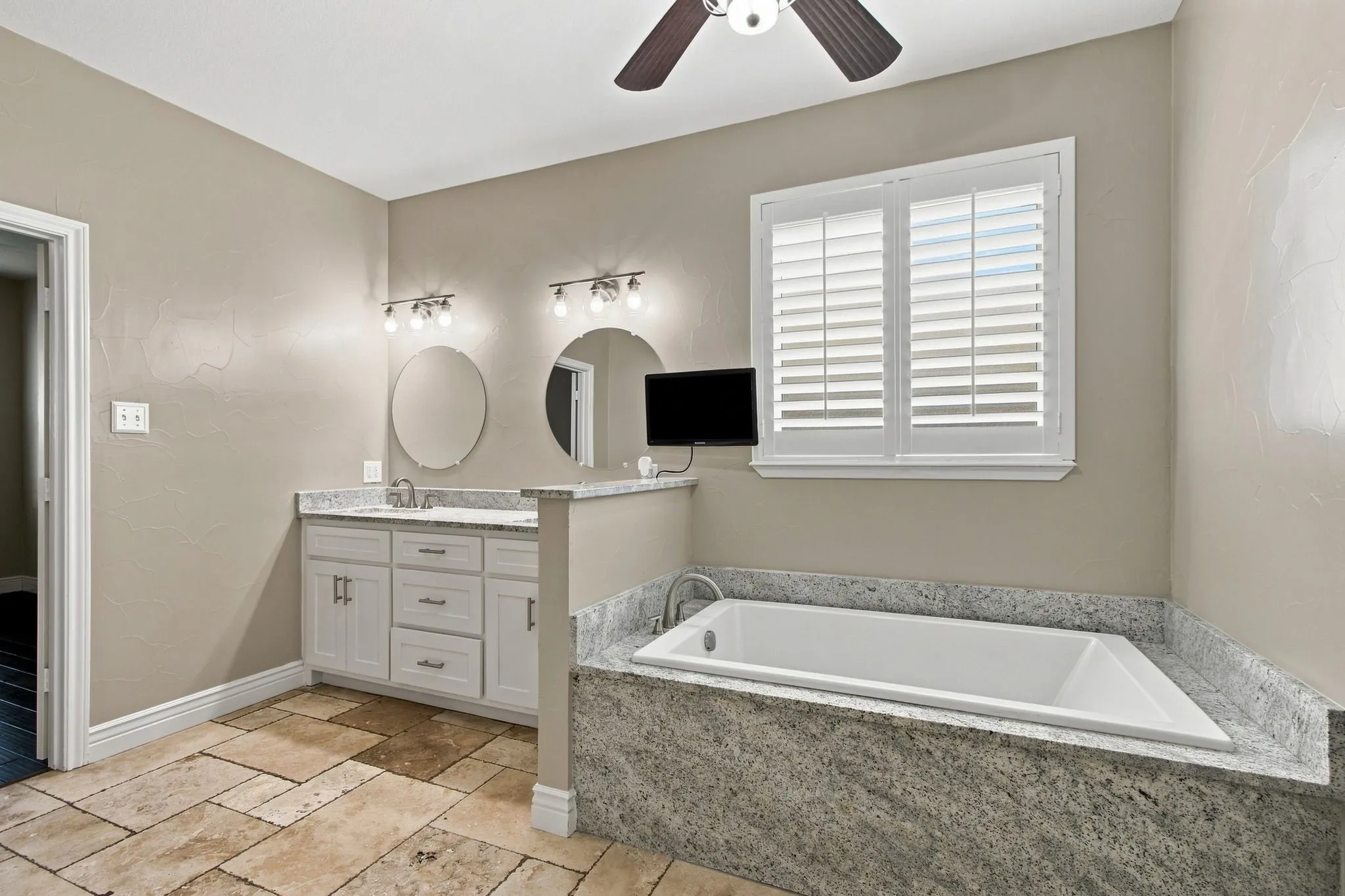 Single Family Residence For Sale in Tarrant County , 2620 Heather Brook Court, Bedford, Texas 76021, 4 Bedroom, 3 Bathroom, 2 Garage spaces, 2,594 Sqft, built in 1994, mls#21355351, Real Estate Agent in Bedford, Homes For Sale in Tarrant county, Homes For Sale in Bedford, Realtor in Bedford Texas, Real Estate Brokerage Independent Realty Texas, Luminita Cordes Realtor