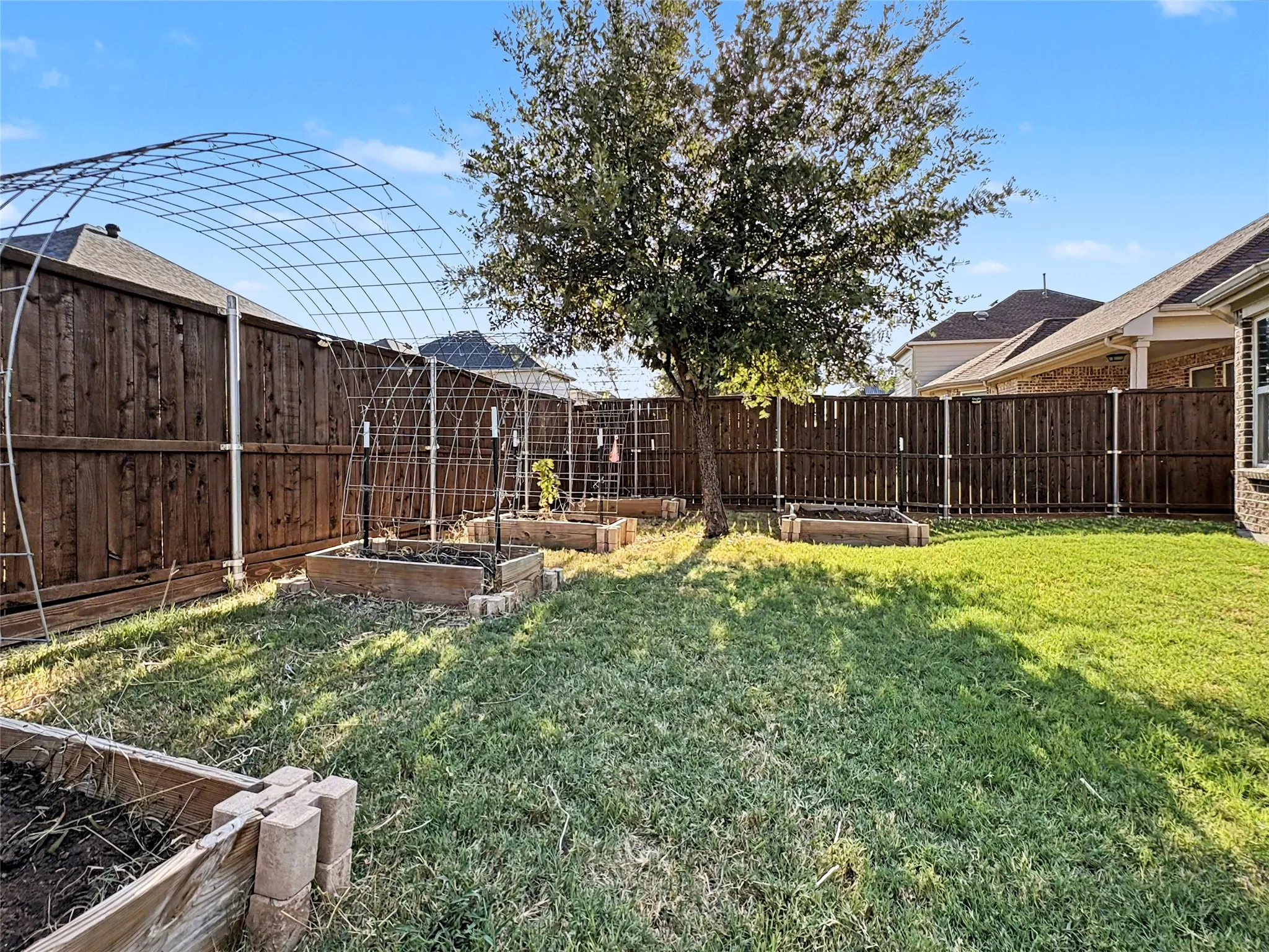 Single Family Residence For Rent in Denton County , 2348 Candler Club Way, Little Elm, Texas 75068, 4 Bedroom, 2 Bathroom, 2 Garage spaces, 2,171 Sqft, built in 2016, mls#21355810, Real Estate Agent in Little Elm, Homes For Rent in Denton county, Homes For Rent in Little Elm, Realtor in Little Elm Texas, Real Estate Brokerage Independent Realty Texas, Luminita Cordes Realtor