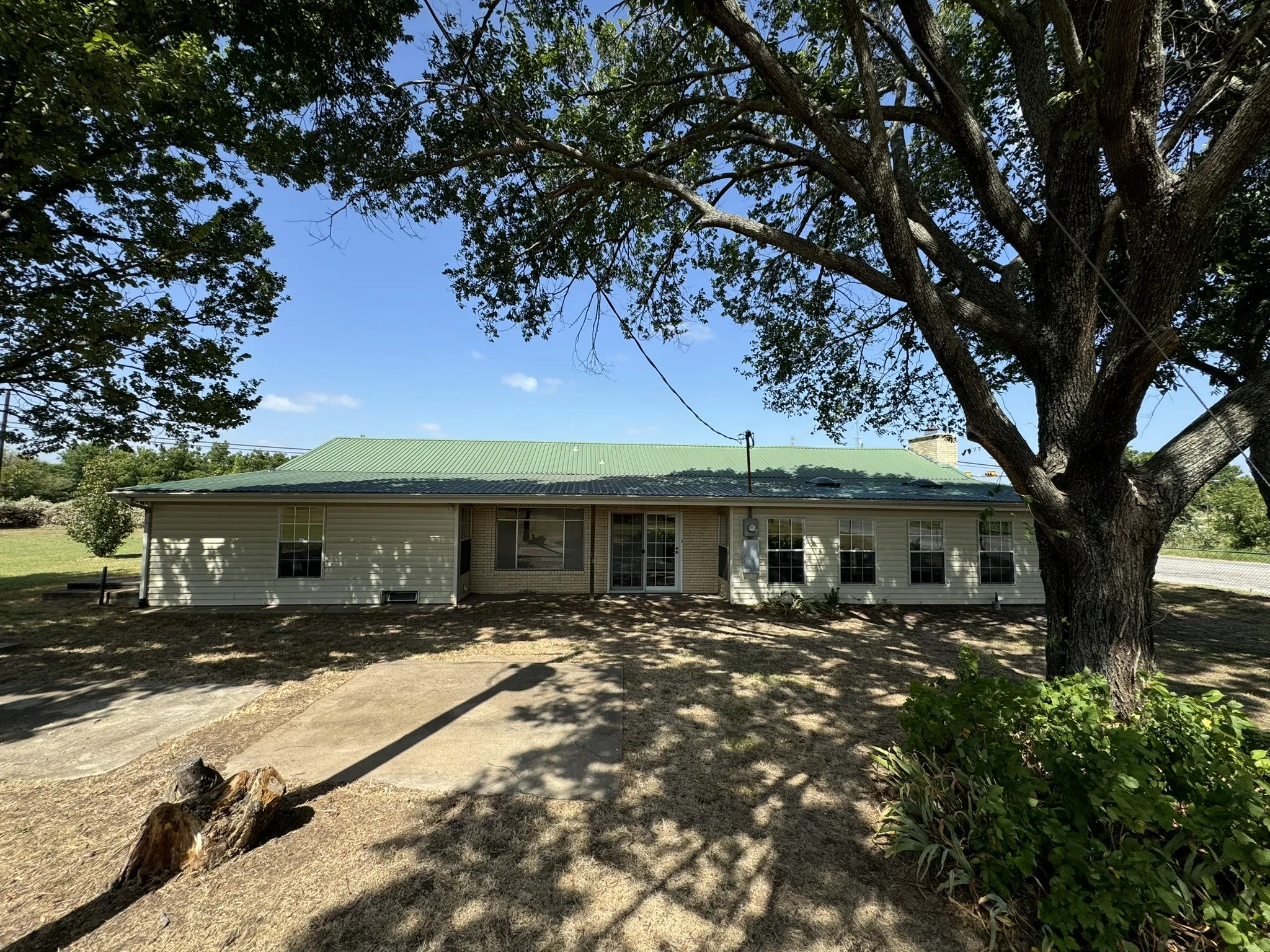 Business For Rent in Parker County , 924 N Main Street, Springtown, Texas 76082, 0, 0, Garage spaces, 0 Sqft, built in 1968, Price $2,400, mls#21355816, Real Estate Agent in Springtown, Homes For Rent in Parker county, Homes For Rent in Springtown, Realtor in Springtown Texas, Real Estate Brokerage Independent Realty Texas, Luminita Cordes Realtor