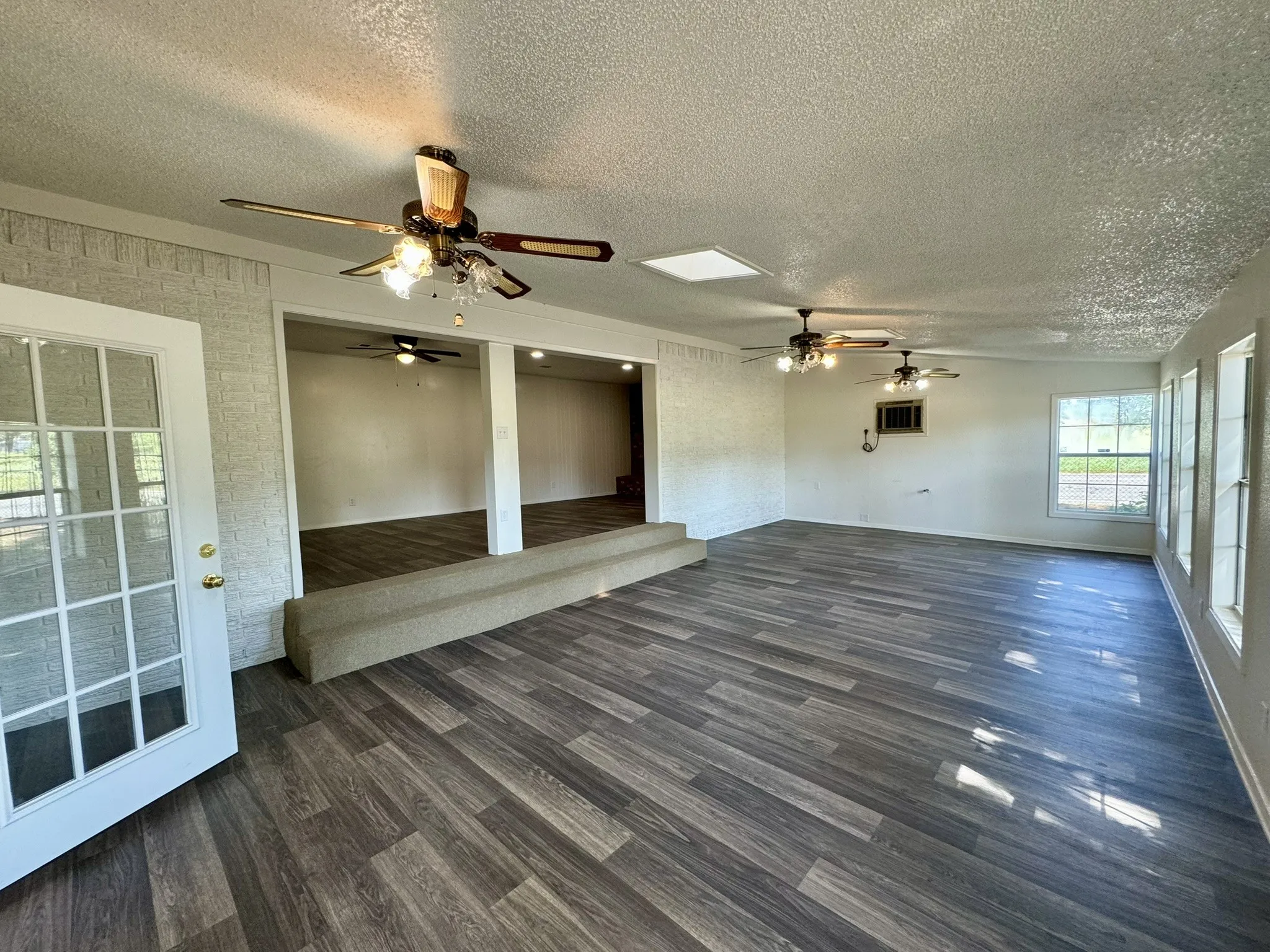 Business For Rent in Parker County , 924 N Main Street, Springtown, Texas 76082, 0, 0, Garage spaces, 0 Sqft, built in 1968, Price $2,400, mls#21355816, Real Estate Agent in Springtown, Homes For Rent in Parker county, Homes For Rent in Springtown, Realtor in Springtown Texas, Real Estate Brokerage Independent Realty Texas, Luminita Cordes Realtor