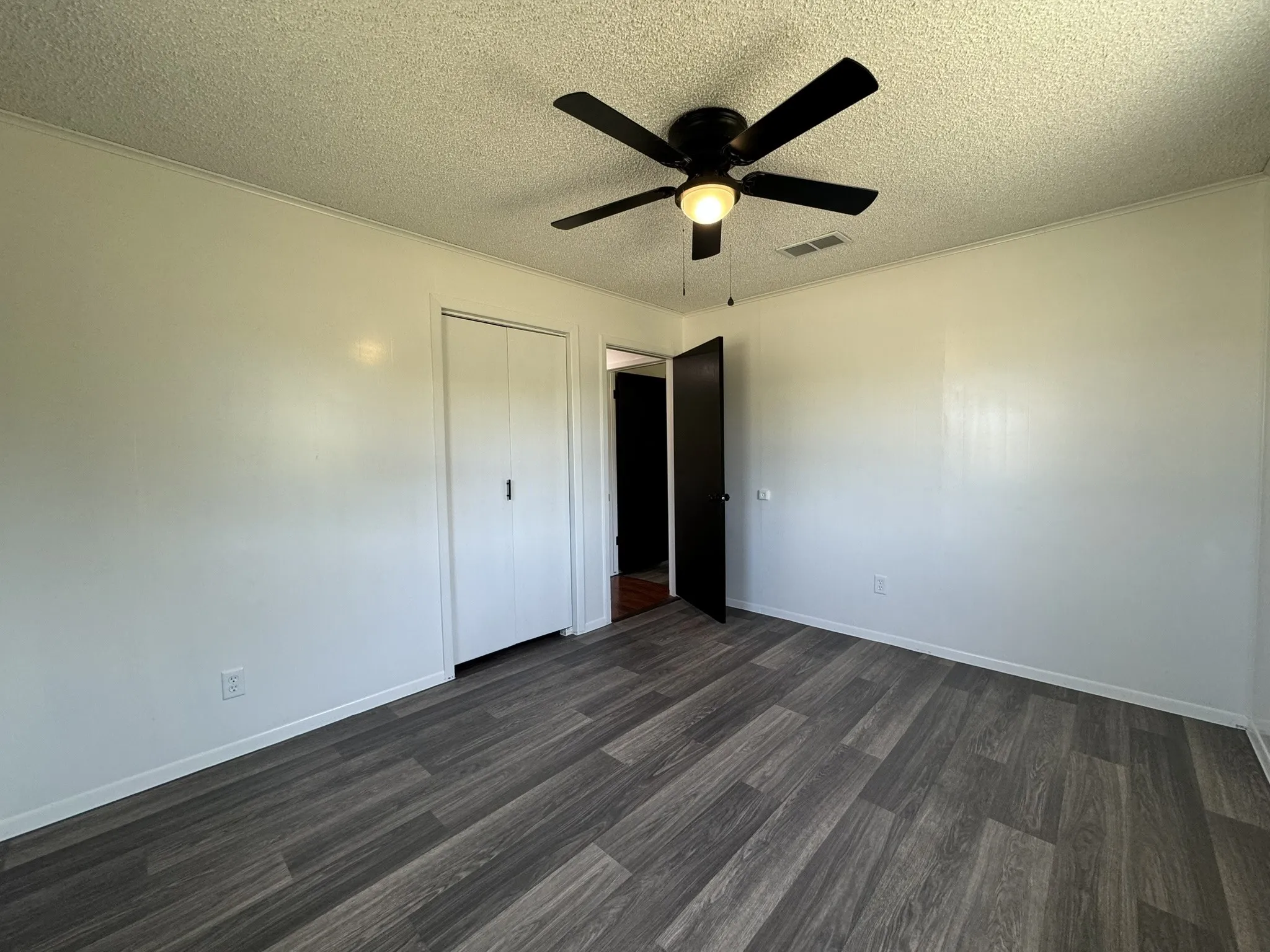 Business For Rent in Parker County , 924 N Main Street, Springtown, Texas 76082, 0, 0, Garage spaces, 0 Sqft, built in 1968, Price $2,400, mls#21355816, Real Estate Agent in Springtown, Homes For Rent in Parker county, Homes For Rent in Springtown, Realtor in Springtown Texas, Real Estate Brokerage Independent Realty Texas, Luminita Cordes Realtor
