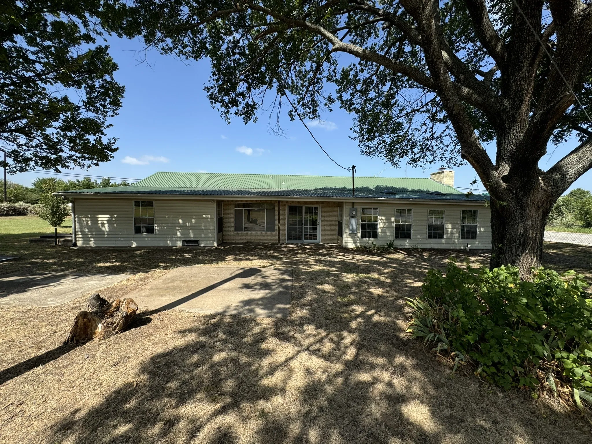 Business For Rent in Parker County , 924 N Main Street, Springtown, Texas 76082, 0, 0, Garage spaces, 0 Sqft, built in 1968, Price $2,400, mls#21355816, Real Estate Agent in Springtown, Homes For Rent in Parker county, Homes For Rent in Springtown, Realtor in Springtown Texas, Real Estate Brokerage Independent Realty Texas, Luminita Cordes Realtor