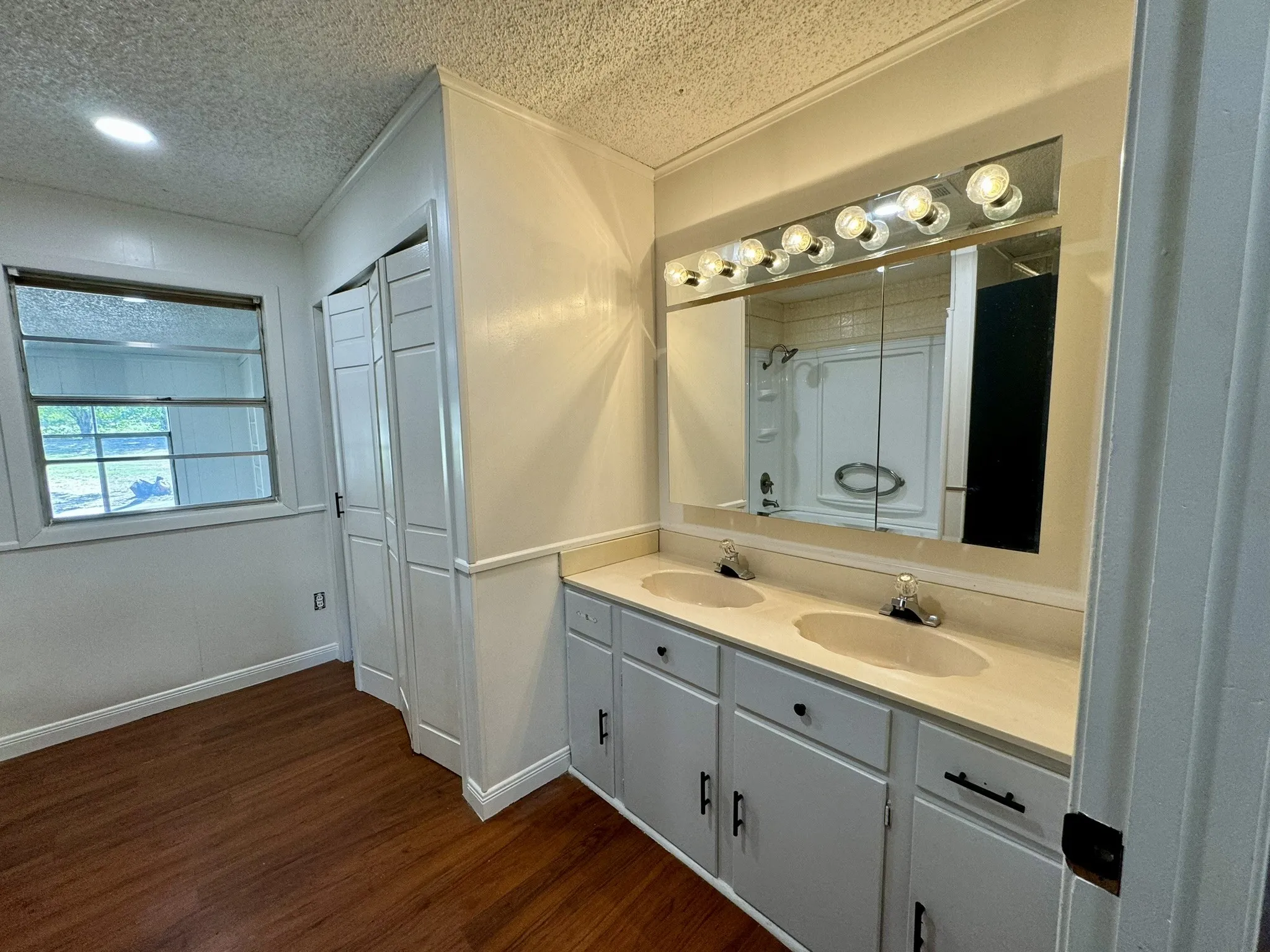 Business For Rent in Parker County , 924 N Main Street, Springtown, Texas 76082, 0, 0, Garage spaces, 0 Sqft, built in 1968, Price $2,400, mls#21355816, Real Estate Agent in Springtown, Homes For Rent in Parker county, Homes For Rent in Springtown, Realtor in Springtown Texas, Real Estate Brokerage Independent Realty Texas, Luminita Cordes Realtor