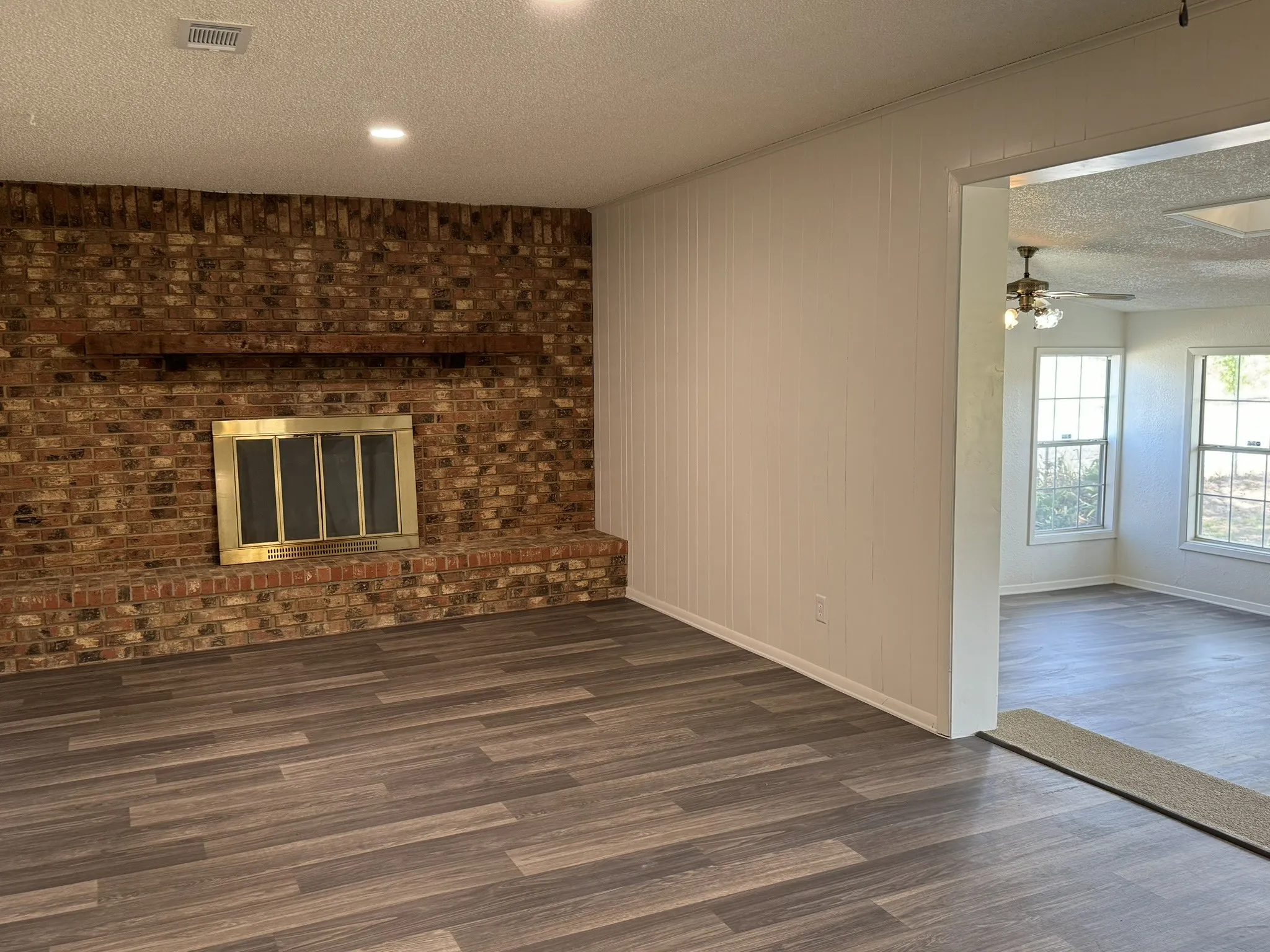 Business For Rent in Parker County , 924 N Main Street, Springtown, Texas 76082, 0, 0, Garage spaces, 0 Sqft, built in 1968, Price $2,400, mls#21355816, Real Estate Agent in Springtown, Homes For Rent in Parker county, Homes For Rent in Springtown, Realtor in Springtown Texas, Real Estate Brokerage Independent Realty Texas, Luminita Cordes Realtor