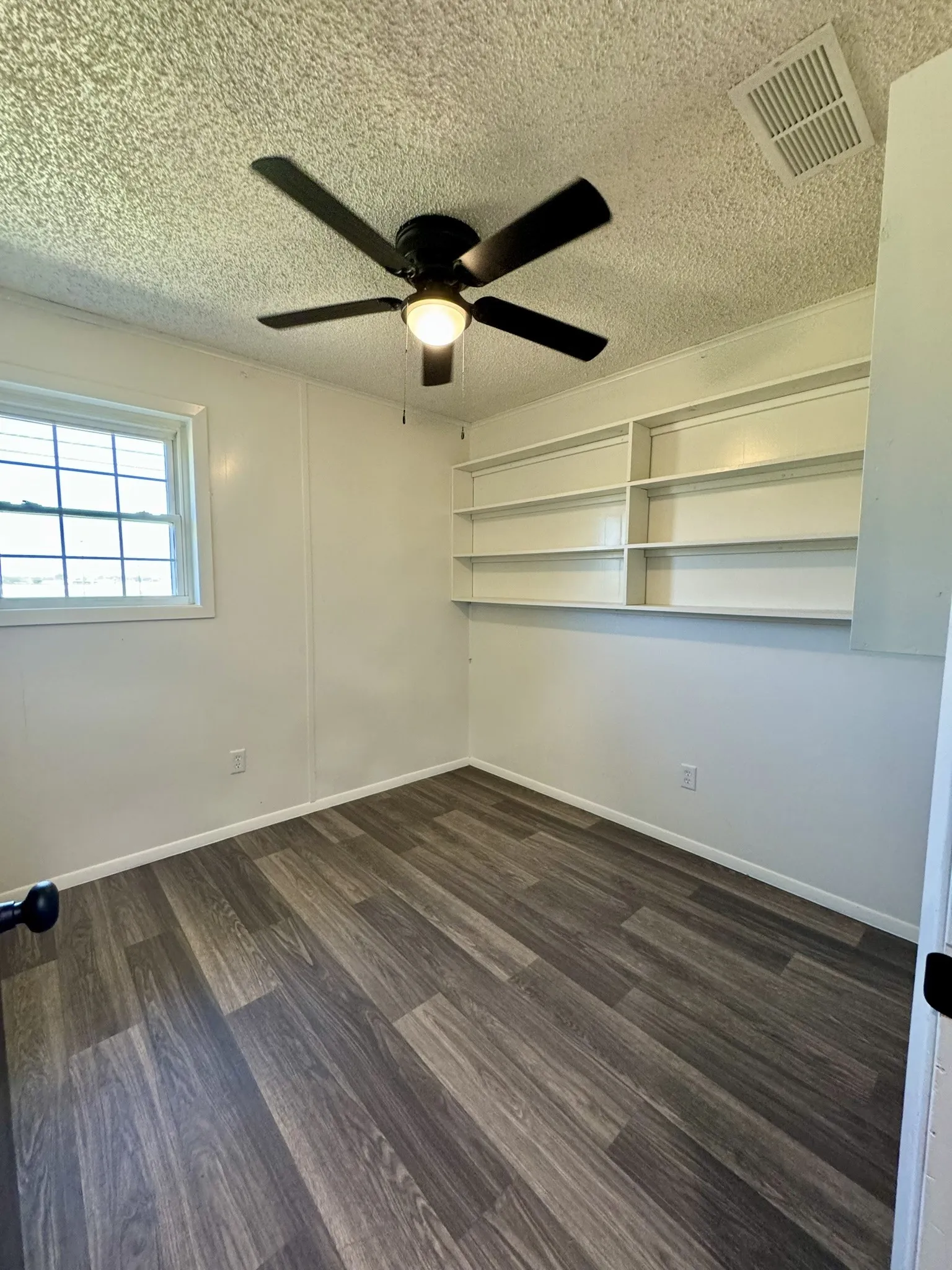 Business For Rent in Parker County , 924 N Main Street, Springtown, Texas 76082, 0, 0, Garage spaces, 0 Sqft, built in 1968, Price $2,400, mls#21355816, Real Estate Agent in Springtown, Homes For Rent in Parker county, Homes For Rent in Springtown, Realtor in Springtown Texas, Real Estate Brokerage Independent Realty Texas, Luminita Cordes Realtor