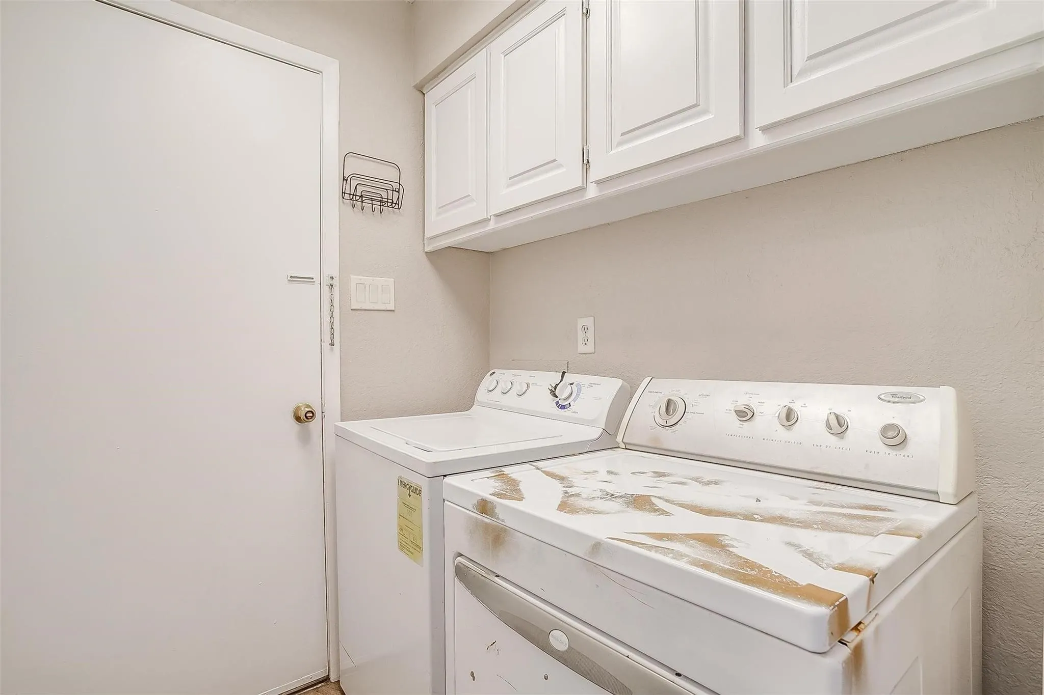 Townhouse For Rent in Tarrant County , 5947 Chimney Wood Circle, Fort Worth, Texas 76112, 3 Bedroom, 2 Bathroom, 2 Garage spaces, 1,476 Sqft, built in 1980, mls#21355766, Real Estate Agent in Fort Worth, Homes For Rent in Tarrant county, Homes For Rent in Fort Worth, Realtor in Fort Worth Texas, Real Estate Brokerage Independent Realty Texas, Luminita Cordes Realtor