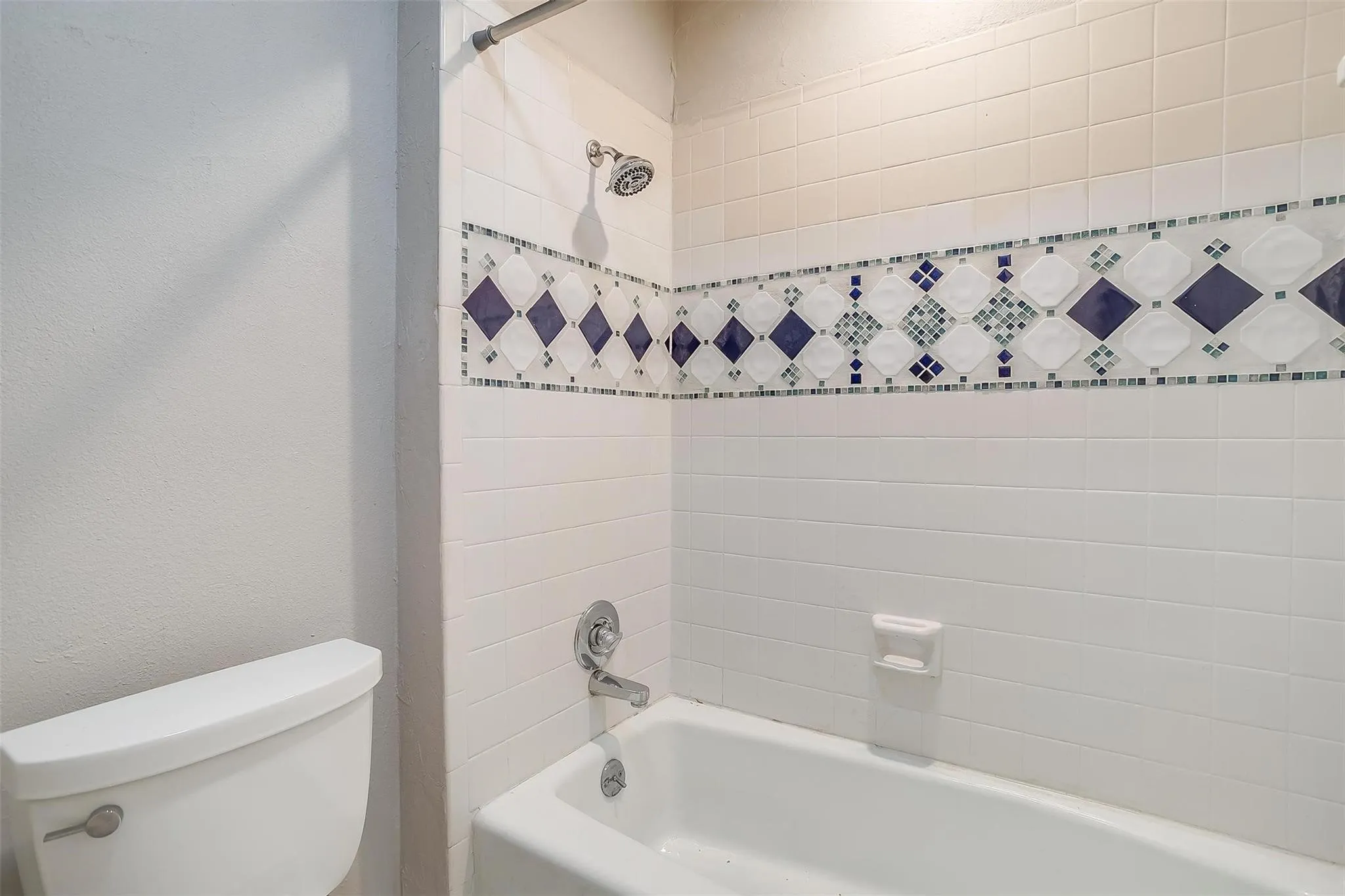 Townhouse For Rent in Tarrant County , 5947 Chimney Wood Circle, Fort Worth, Texas 76112, 3 Bedroom, 2 Bathroom, 2 Garage spaces, 1,476 Sqft, built in 1980, mls#21355766, Real Estate Agent in Fort Worth, Homes For Rent in Tarrant county, Homes For Rent in Fort Worth, Realtor in Fort Worth Texas, Real Estate Brokerage Independent Realty Texas, Luminita Cordes Realtor