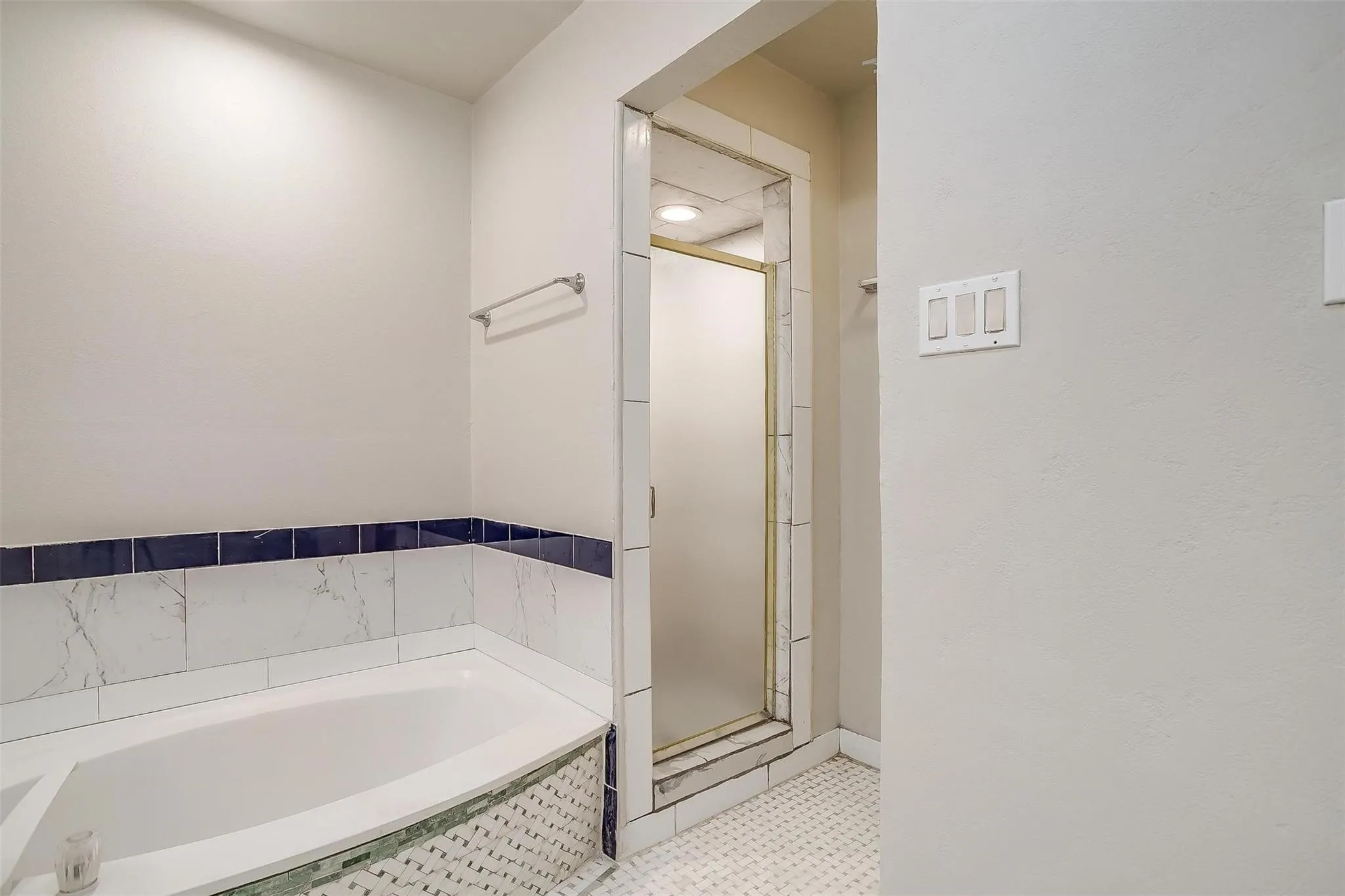 Townhouse For Rent in Tarrant County , 5947 Chimney Wood Circle, Fort Worth, Texas 76112, 3 Bedroom, 2 Bathroom, 2 Garage spaces, 1,476 Sqft, built in 1980, mls#21355766, Real Estate Agent in Fort Worth, Homes For Rent in Tarrant county, Homes For Rent in Fort Worth, Realtor in Fort Worth Texas, Real Estate Brokerage Independent Realty Texas, Luminita Cordes Realtor
