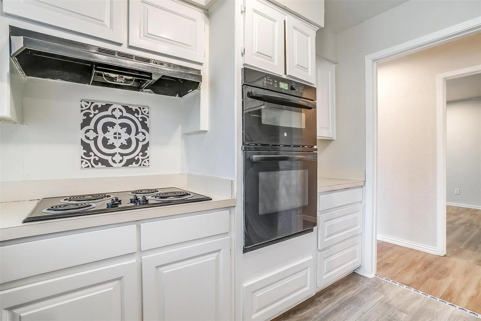 Townhouse For Rent in Tarrant County , 5947 Chimney Wood Circle, Fort Worth, Texas 76112, 3 Bedroom, 2 Bathroom, 2 Garage spaces, 1,476 Sqft, built in 1980, mls#21355766, Real Estate Agent in Fort Worth, Homes For Rent in Tarrant county, Homes For Rent in Fort Worth, Realtor in Fort Worth Texas, Real Estate Brokerage Independent Realty Texas, Luminita Cordes Realtor