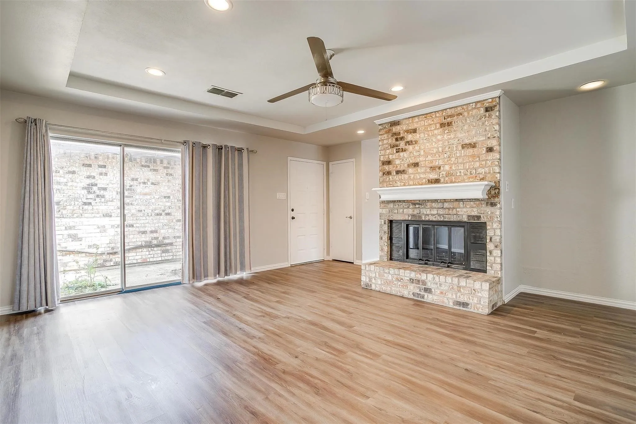 Townhouse For Rent in Tarrant County , 5947 Chimney Wood Circle, Fort Worth, Texas 76112, 3 Bedroom, 2 Bathroom, 2 Garage spaces, 1,476 Sqft, built in 1980, mls#21355766, Real Estate Agent in Fort Worth, Homes For Rent in Tarrant county, Homes For Rent in Fort Worth, Realtor in Fort Worth Texas, Real Estate Brokerage Independent Realty Texas, Luminita Cordes Realtor