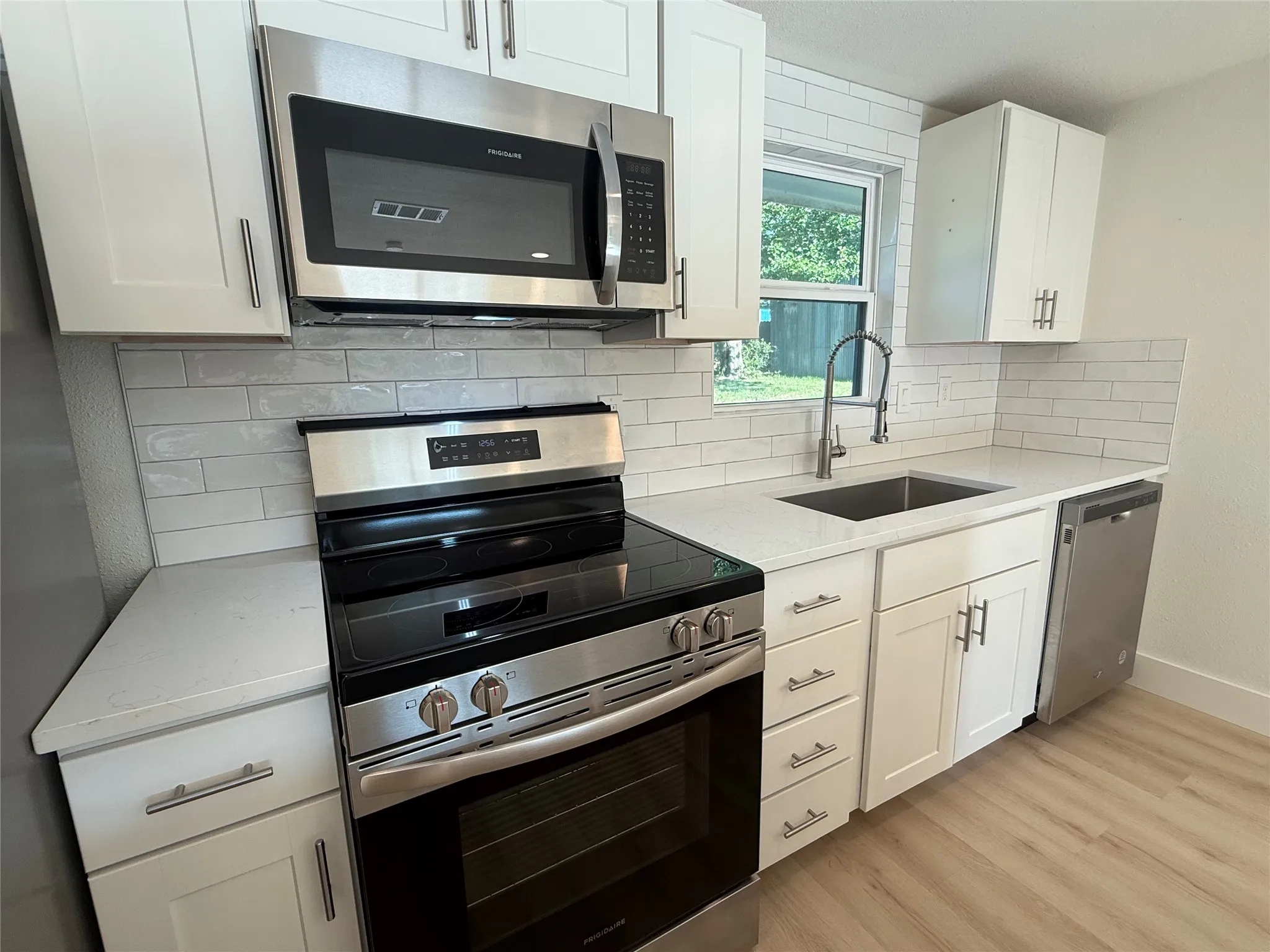 Single Family Residence For Rent in Grayson County , 37 Almond Drive, Pottsboro, Texas 75076, 3 Bedroom, 2 Bathroom, Garage spaces, 1,392 Sqft, built in 1970, mls#21355701, Real Estate Agent in Pottsboro, Homes For Rent in Grayson county, Homes For Rent in Pottsboro, Realtor in Pottsboro Texas, Real Estate Brokerage Independent Realty Texas, Luminita Cordes Realtor