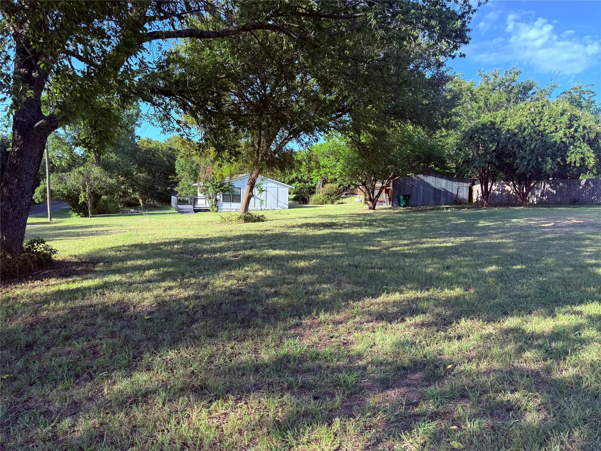 Single Family Residence For Rent in Grayson County , 37 Almond Drive, Pottsboro, Texas 75076, 3 Bedroom, 2 Bathroom, Garage spaces, 1,392 Sqft, built in 1970, mls#21355701, Real Estate Agent in Pottsboro, Homes For Rent in Grayson county, Homes For Rent in Pottsboro, Realtor in Pottsboro Texas, Real Estate Brokerage Independent Realty Texas, Luminita Cordes Realtor