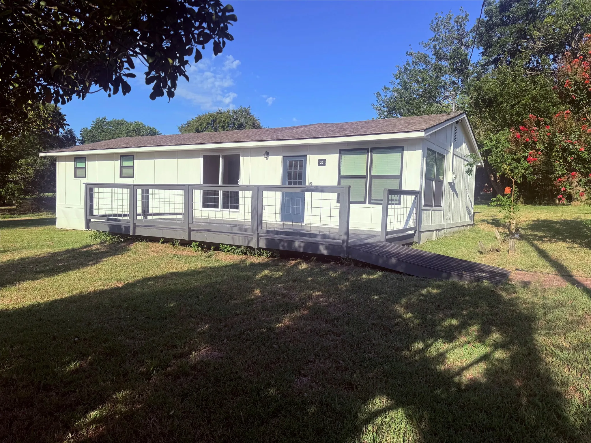 Single Family Residence For Rent in Grayson County , 37 Almond Drive, Pottsboro, Texas 75076, 3 Bedroom, 2 Bathroom, Garage spaces, 1,392 Sqft, built in 1970, mls#21355701, Real Estate Agent in Pottsboro, Homes For Rent in Grayson county, Homes For Rent in Pottsboro, Realtor in Pottsboro Texas, Real Estate Brokerage Independent Realty Texas, Luminita Cordes Realtor