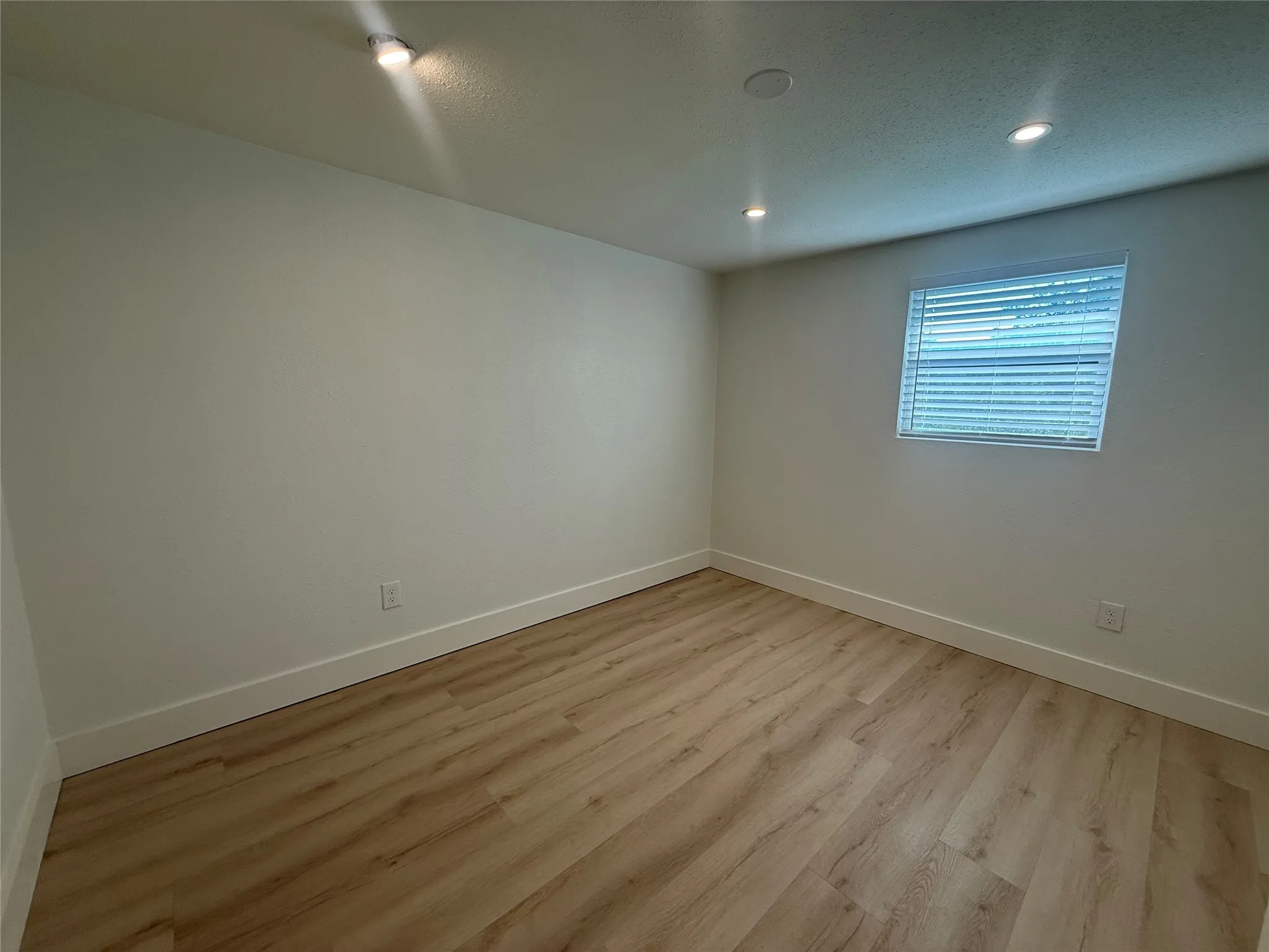 Single Family Residence For Rent in Grayson County , 37 Almond Drive, Pottsboro, Texas 75076, 3 Bedroom, 2 Bathroom, Garage spaces, 1,392 Sqft, built in 1970, mls#21355701, Real Estate Agent in Pottsboro, Homes For Rent in Grayson county, Homes For Rent in Pottsboro, Realtor in Pottsboro Texas, Real Estate Brokerage Independent Realty Texas, Luminita Cordes Realtor